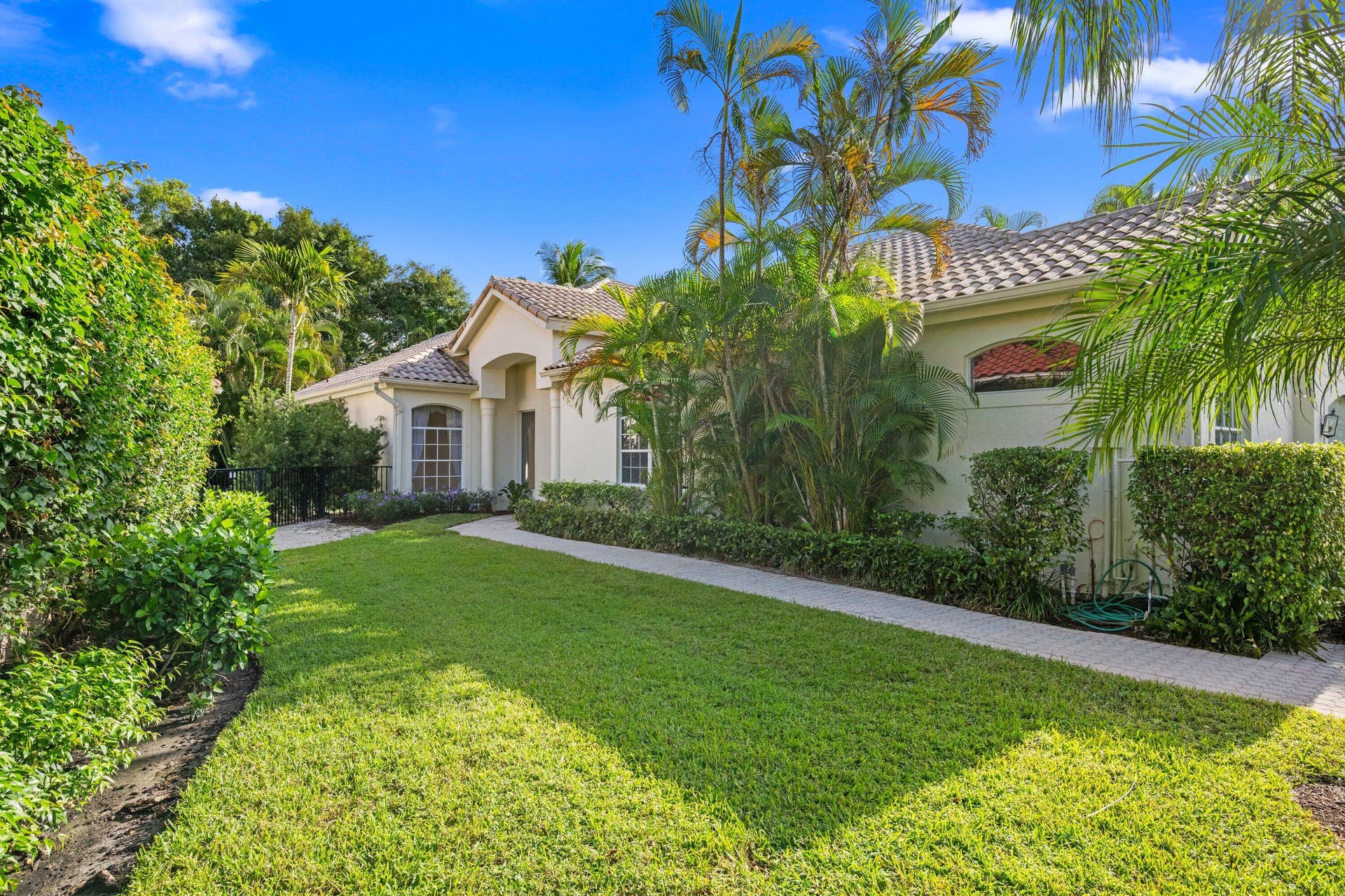 12563 MALLET Circle, Wellington, FL 33414 Front entrance