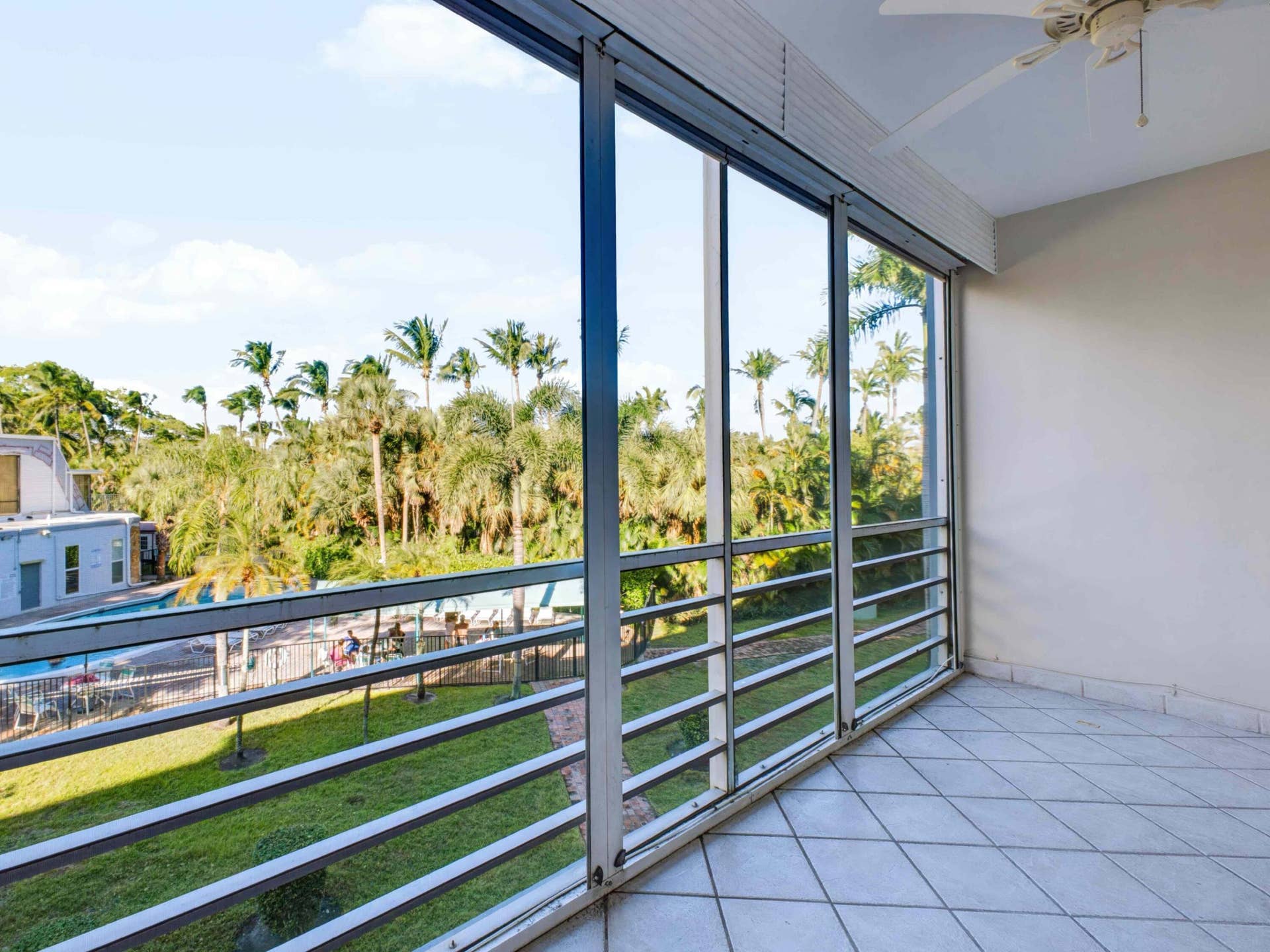 1425 ATLANTIC SHORES Boulevard, #307, Hallandale Beach, FL 33009 Screen Balcony 1