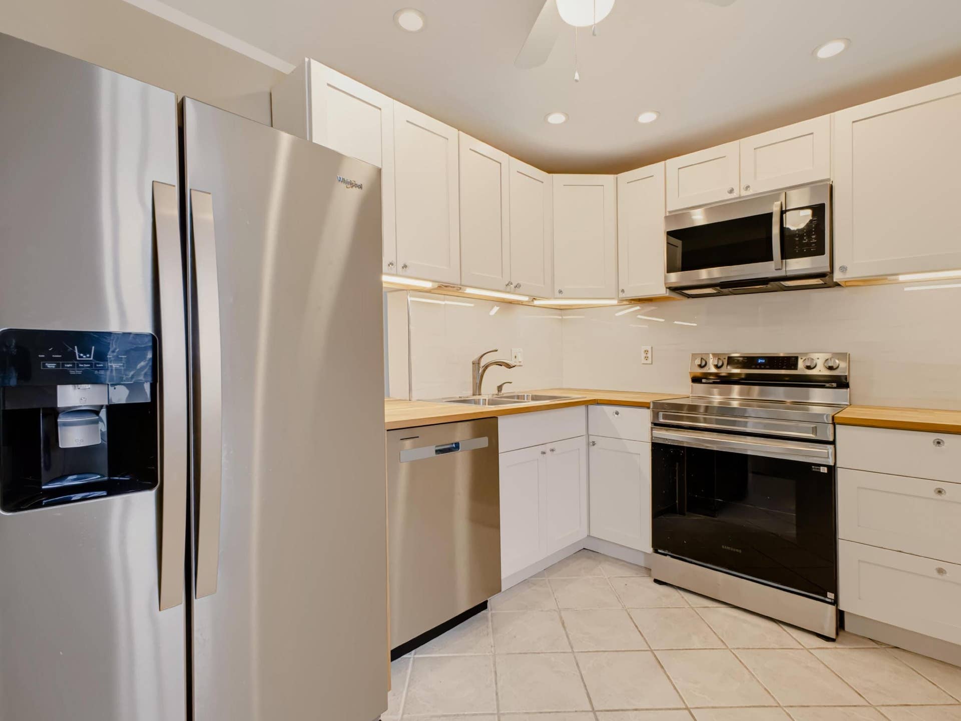 1425 ATLANTIC SHORES Boulevard, #307, Hallandale Beach, FL 33009 Kitchen 1