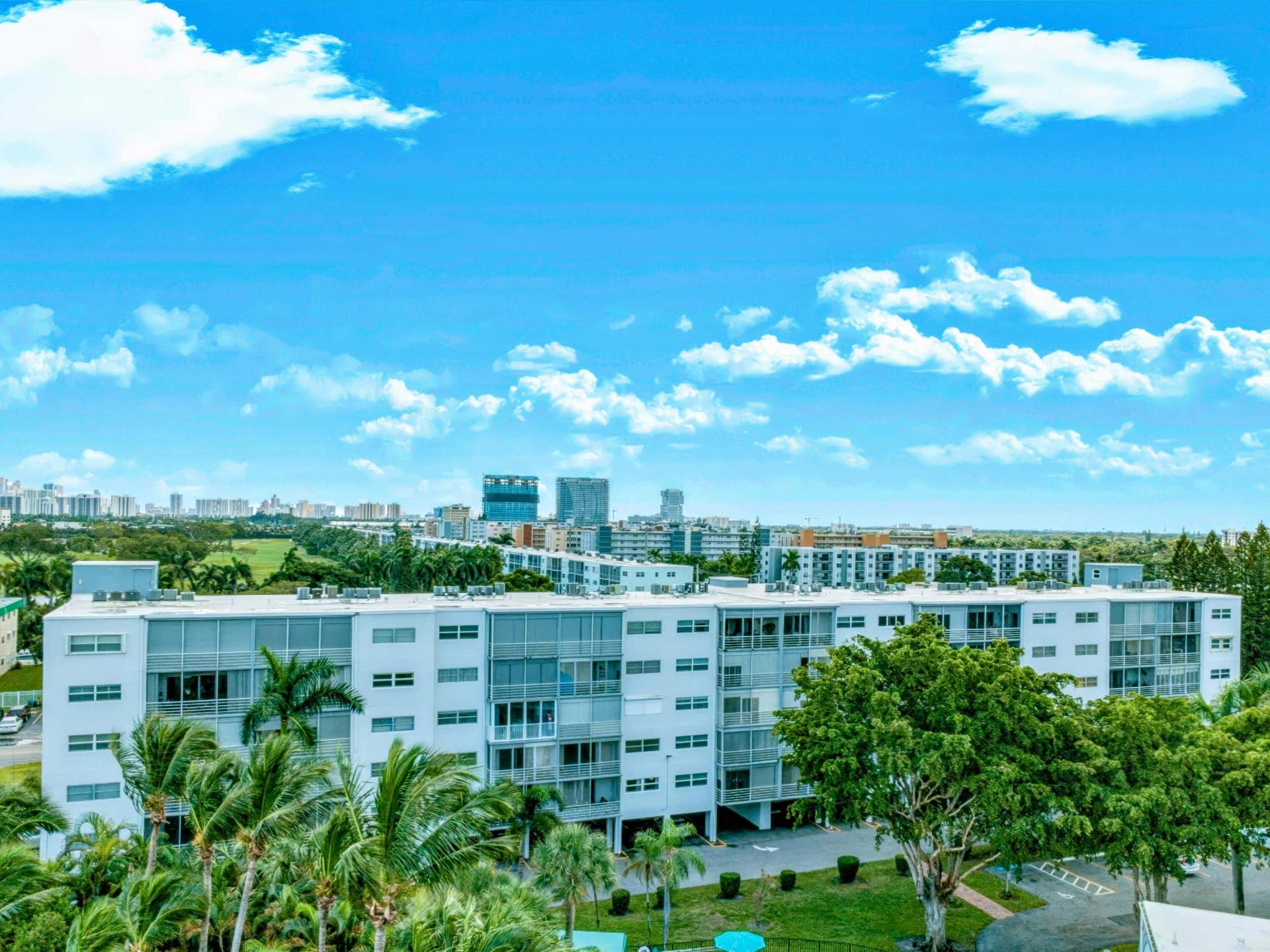 1425 ATLANTIC SHORES Boulevard, #307, Hallandale Beach, FL 33009 Building Rear