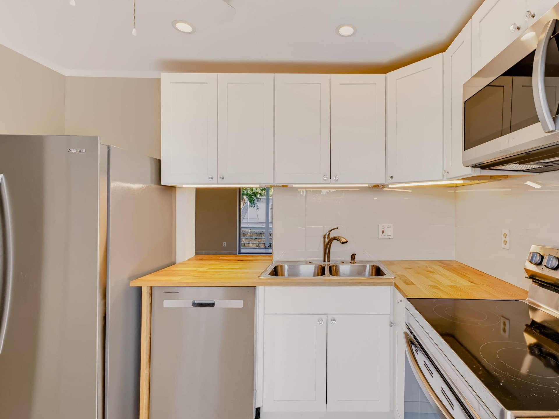 1425 ATLANTIC SHORES Boulevard, #307, Hallandale Beach, FL 33009 Kitchen 2