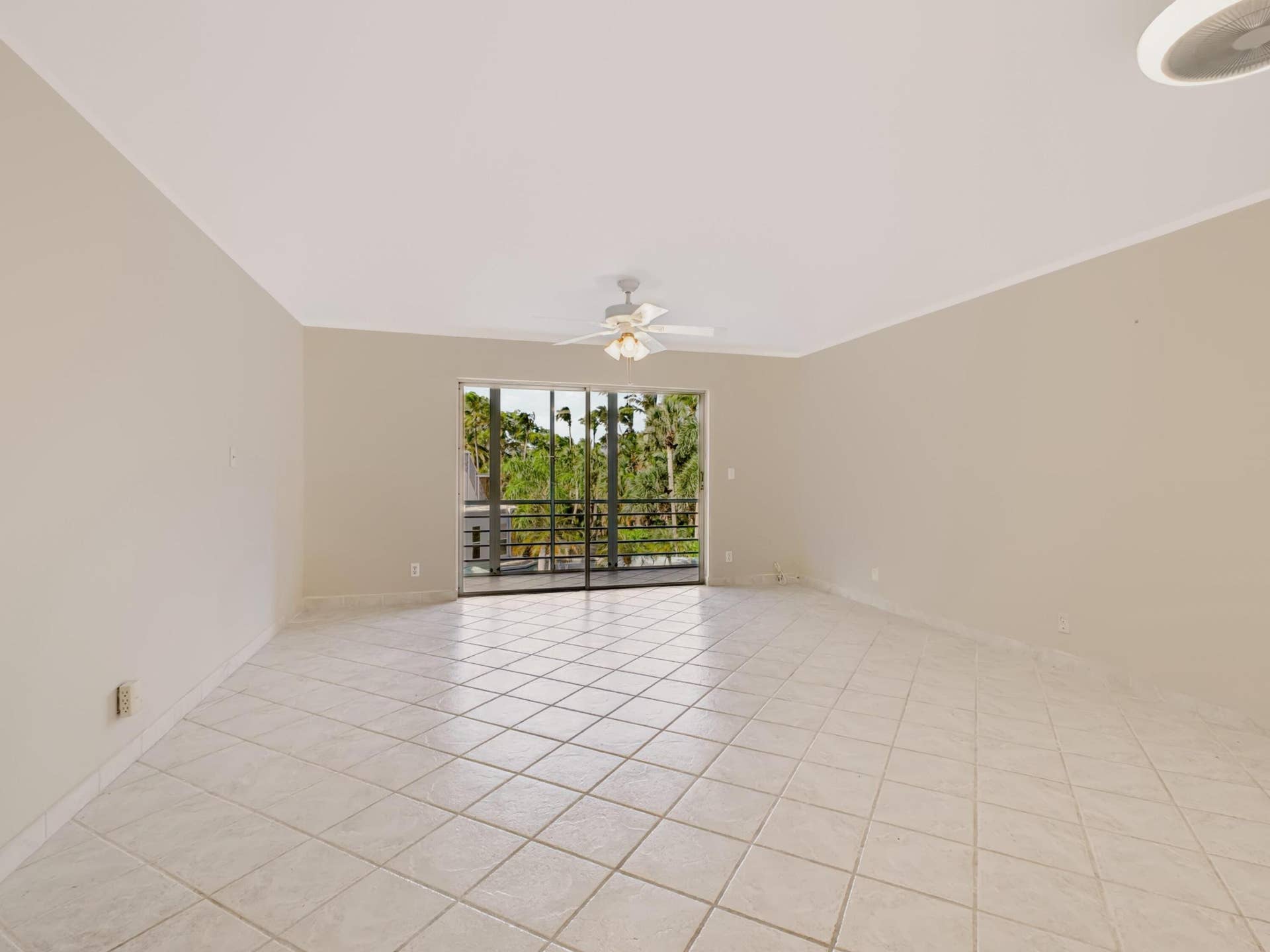 1425 ATLANTIC SHORES Boulevard, #307, Hallandale Beach, FL 33009 Dining Living