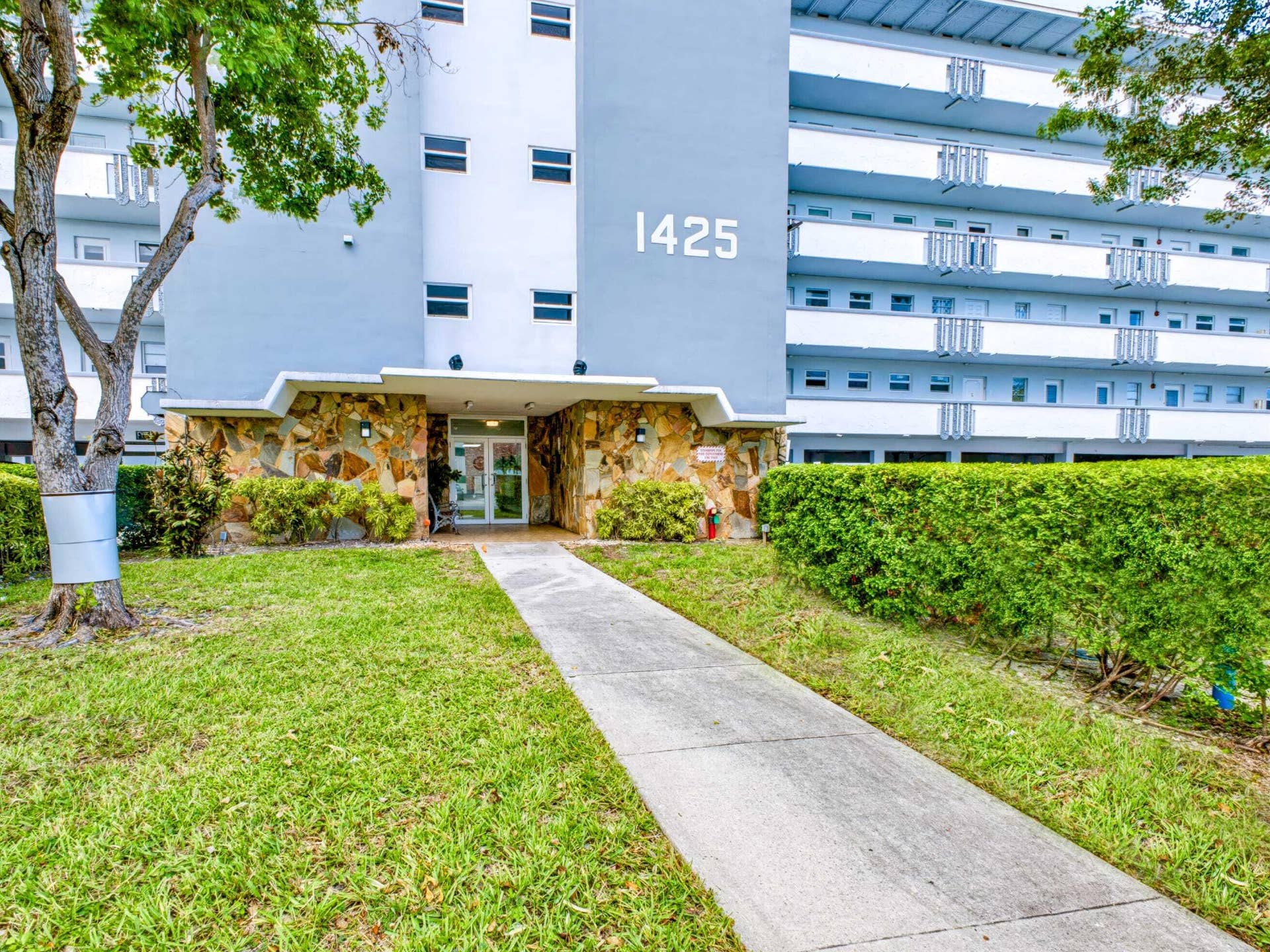 1425 ATLANTIC SHORES Boulevard, #307, Hallandale Beach, FL 33009 Building Main Entrance
