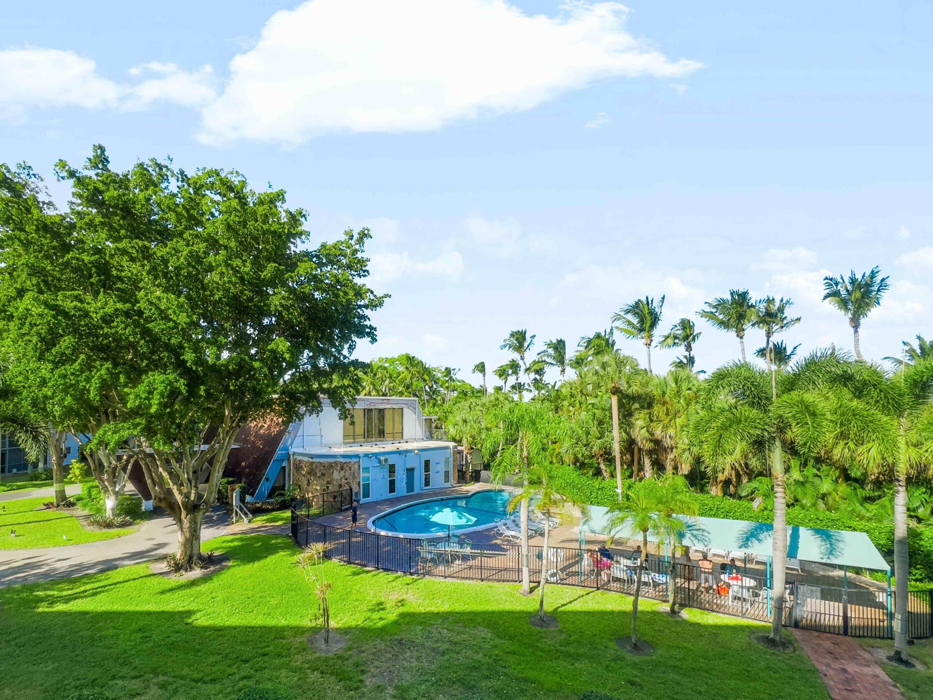1425 ATLANTIC SHORES Boulevard, #307, Hallandale Beach, FL 33009 Unit View to Clubhouse Pool
