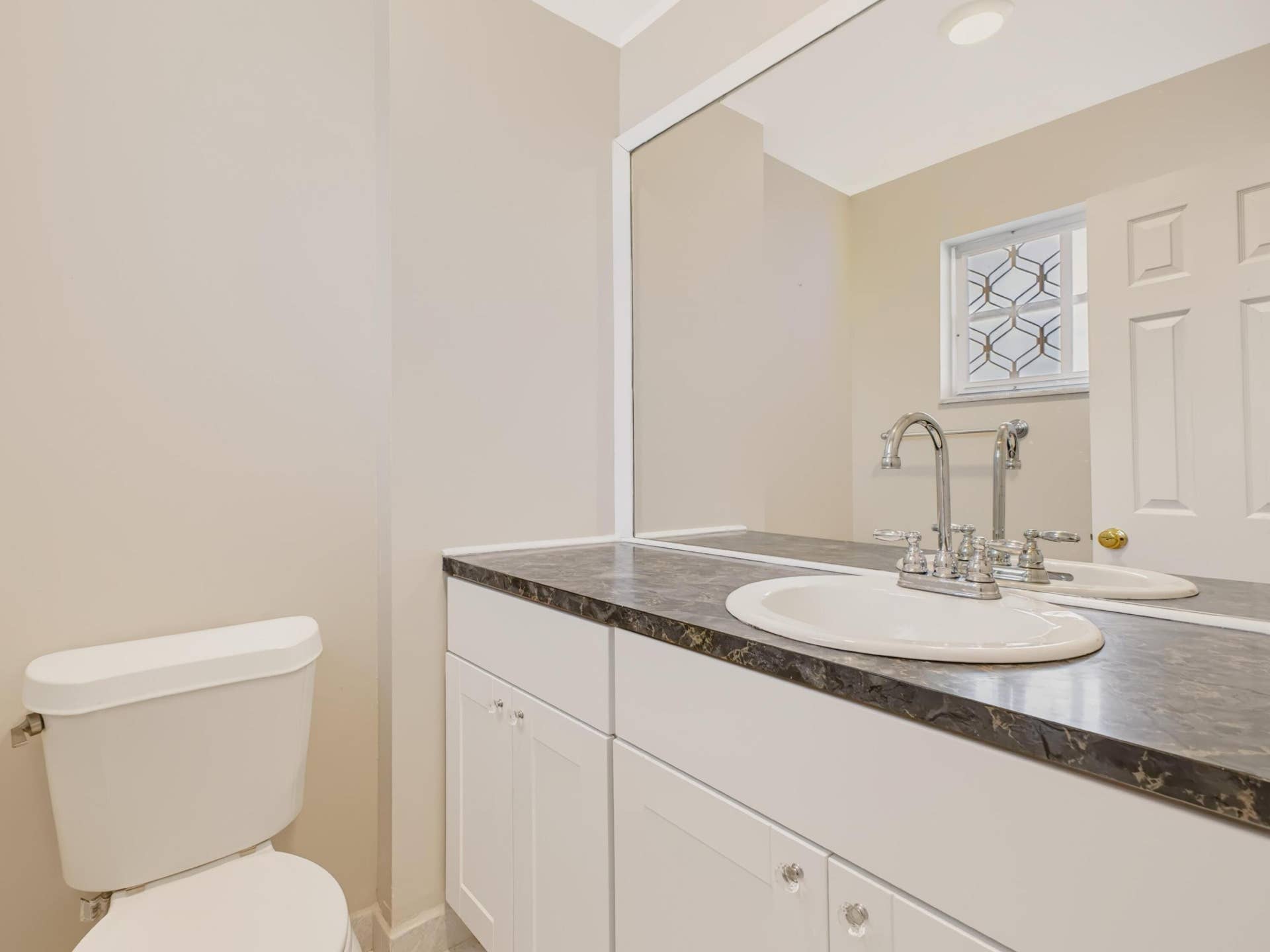 1425 ATLANTIC SHORES Boulevard, #307, Hallandale Beach, FL 33009 Half Bath