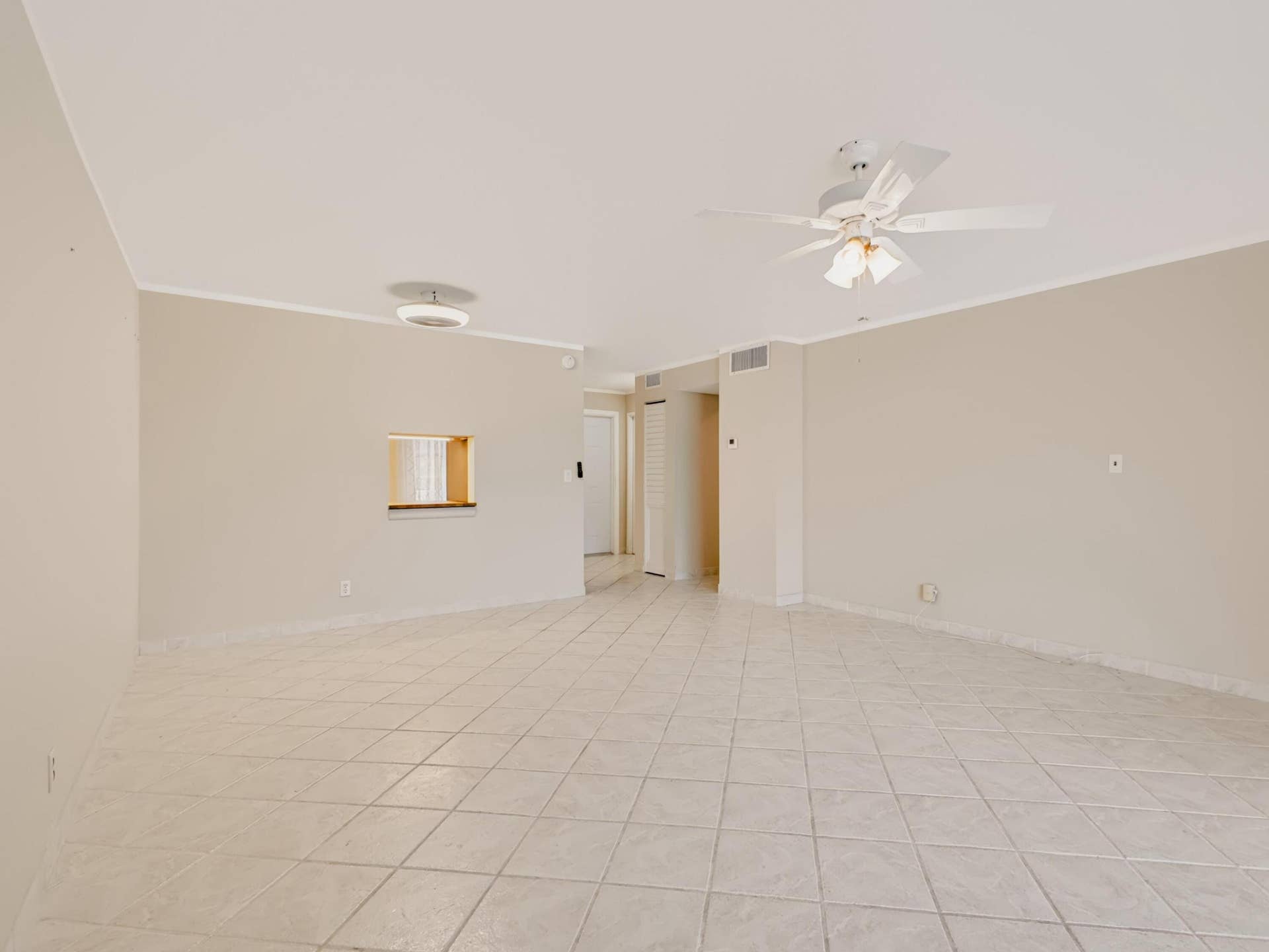 1425 ATLANTIC SHORES Boulevard, #307, Hallandale Beach, FL 33009 Living to Dining Foyer