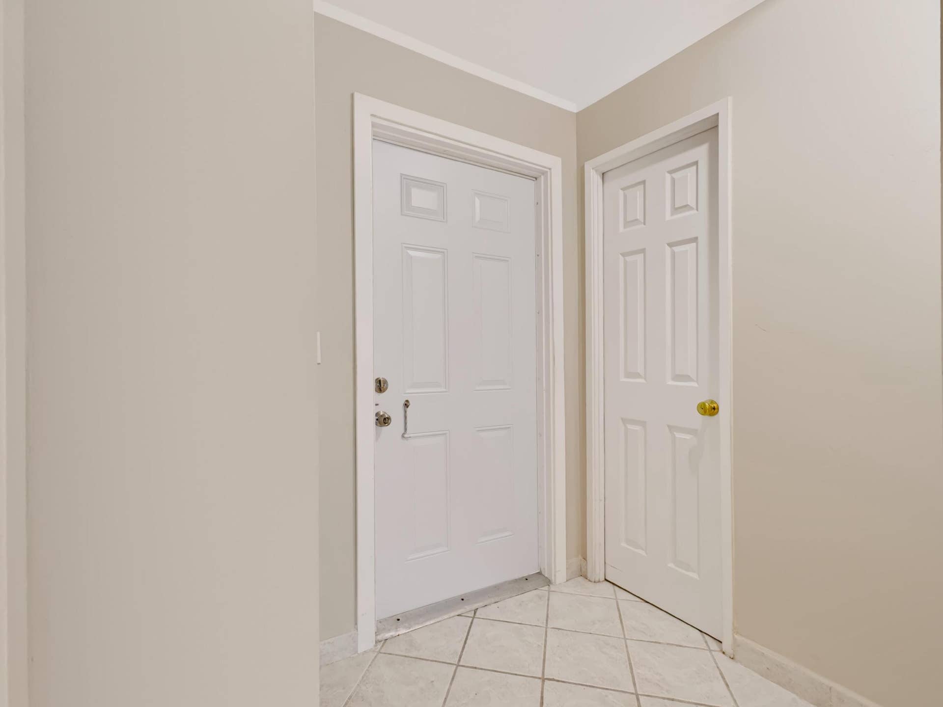 1425 ATLANTIC SHORES Boulevard, #307, Hallandale Beach, FL 33009 Foyer