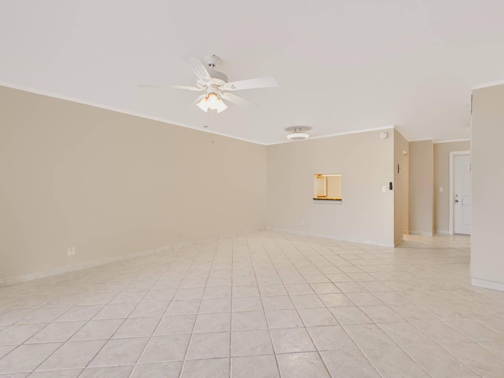 1425 ATLANTIC SHORES Boulevard, #307, Hallandale Beach, FL 33009 Living to Dining Kitchen Foyer