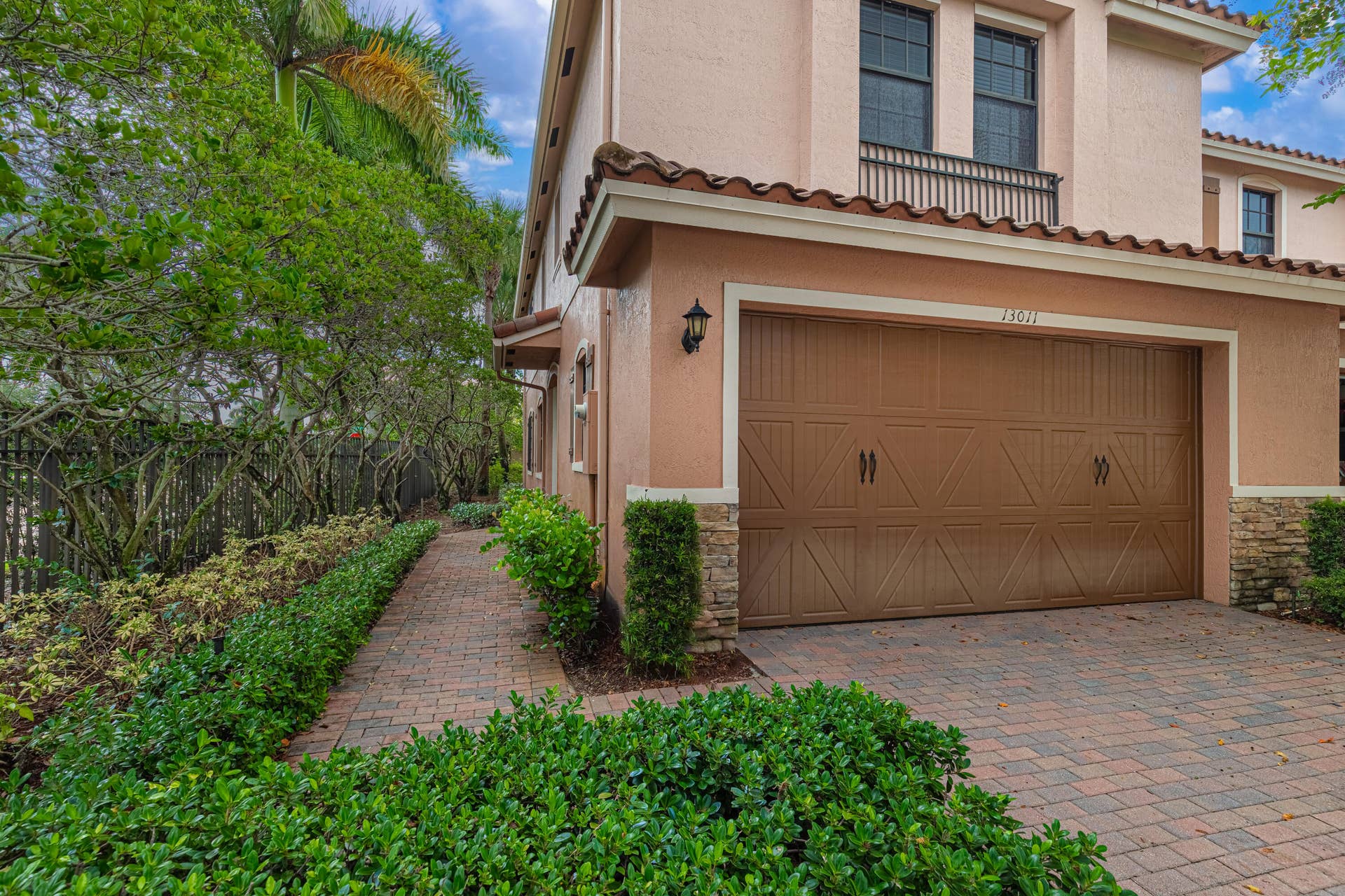 13011 Riverwalk Circle N, Plantation, Plantation, FL 33325 Covered entryway and private walkway!
