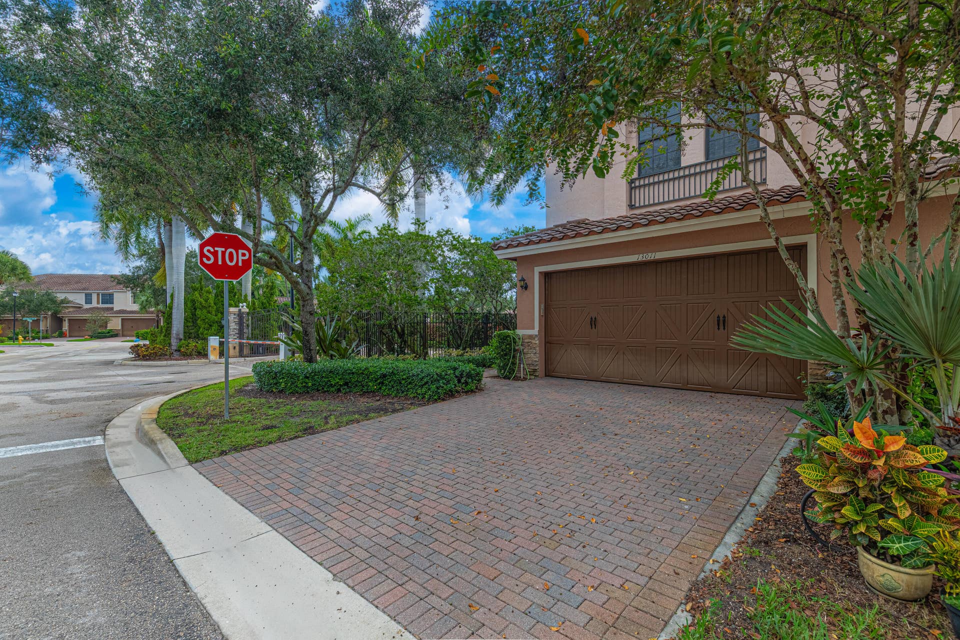 13011 Riverwalk Circle N, Plantation, Plantation, FL 33325 End-unit townhome with more windows means more natural light!