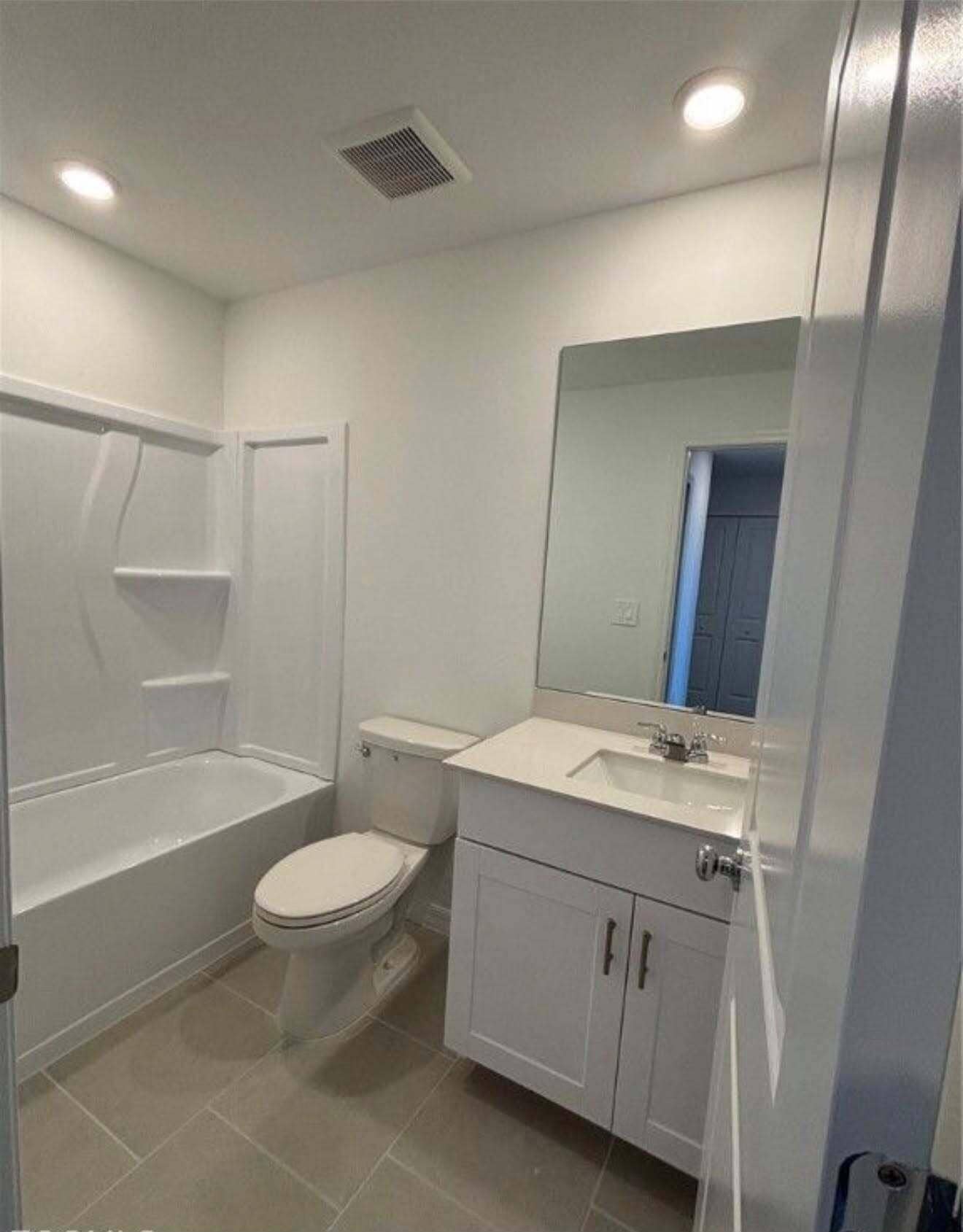 17489 MONTE ISOLA Way, North Fort Myers, FL 33917 PHOTO-2026-10-26-15-54-40 4