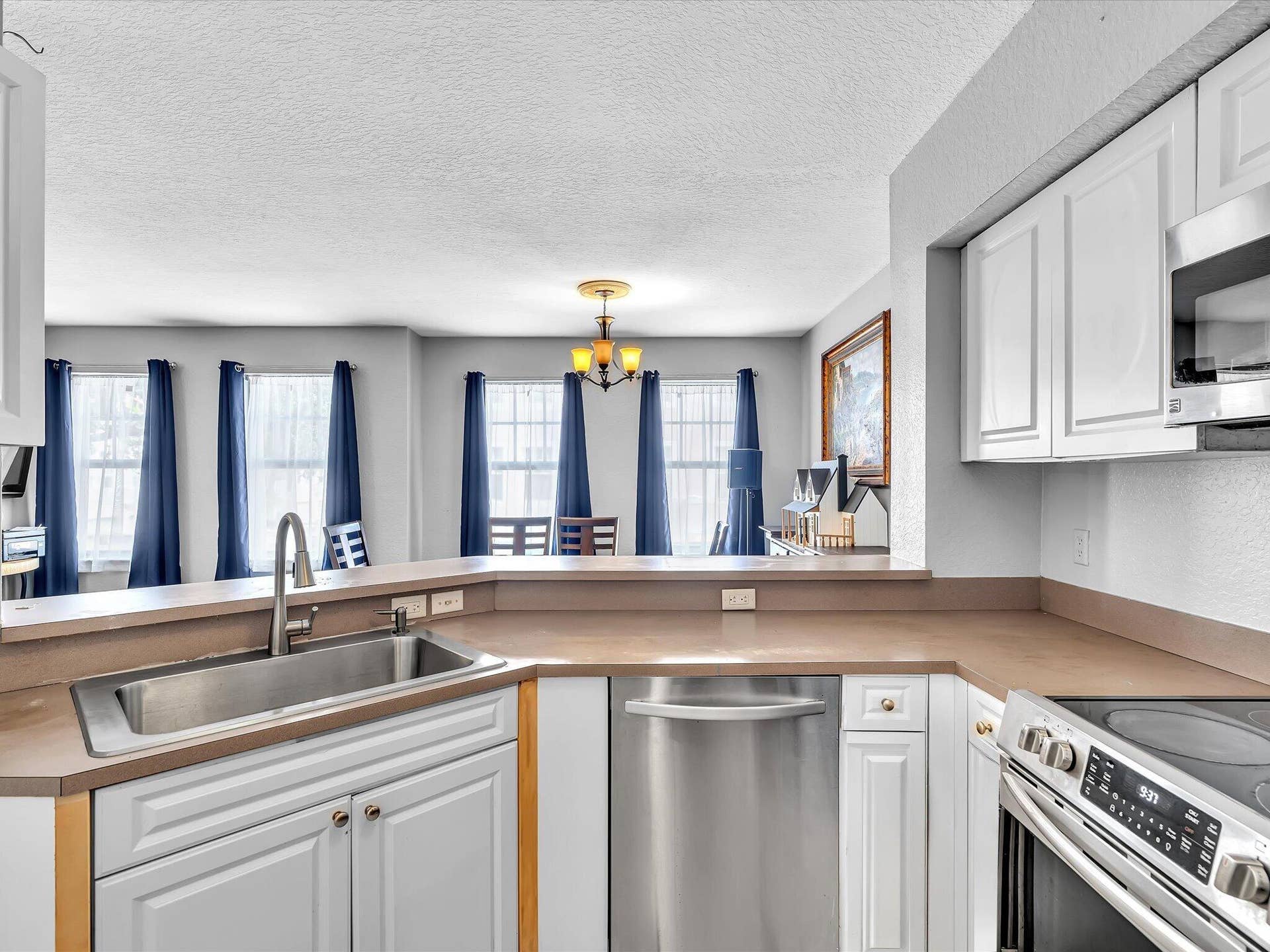 6450 W SAMPLE Road, #6450, Coral Springs, FL 33067 Kitchen looking at Dining Room and full of light