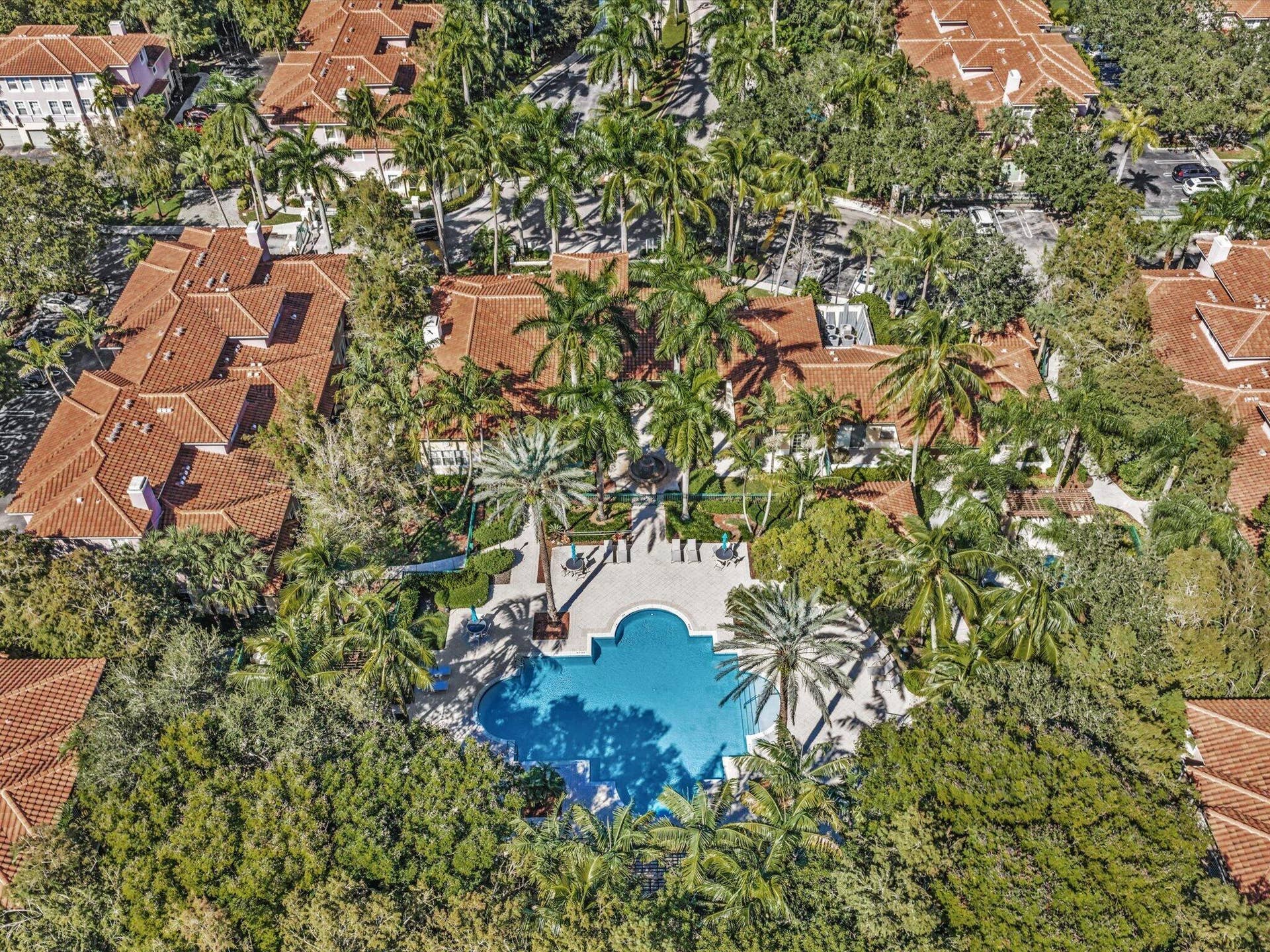 6450 W SAMPLE Road, #6450, Coral Springs, FL 33067 Community with many ameneties