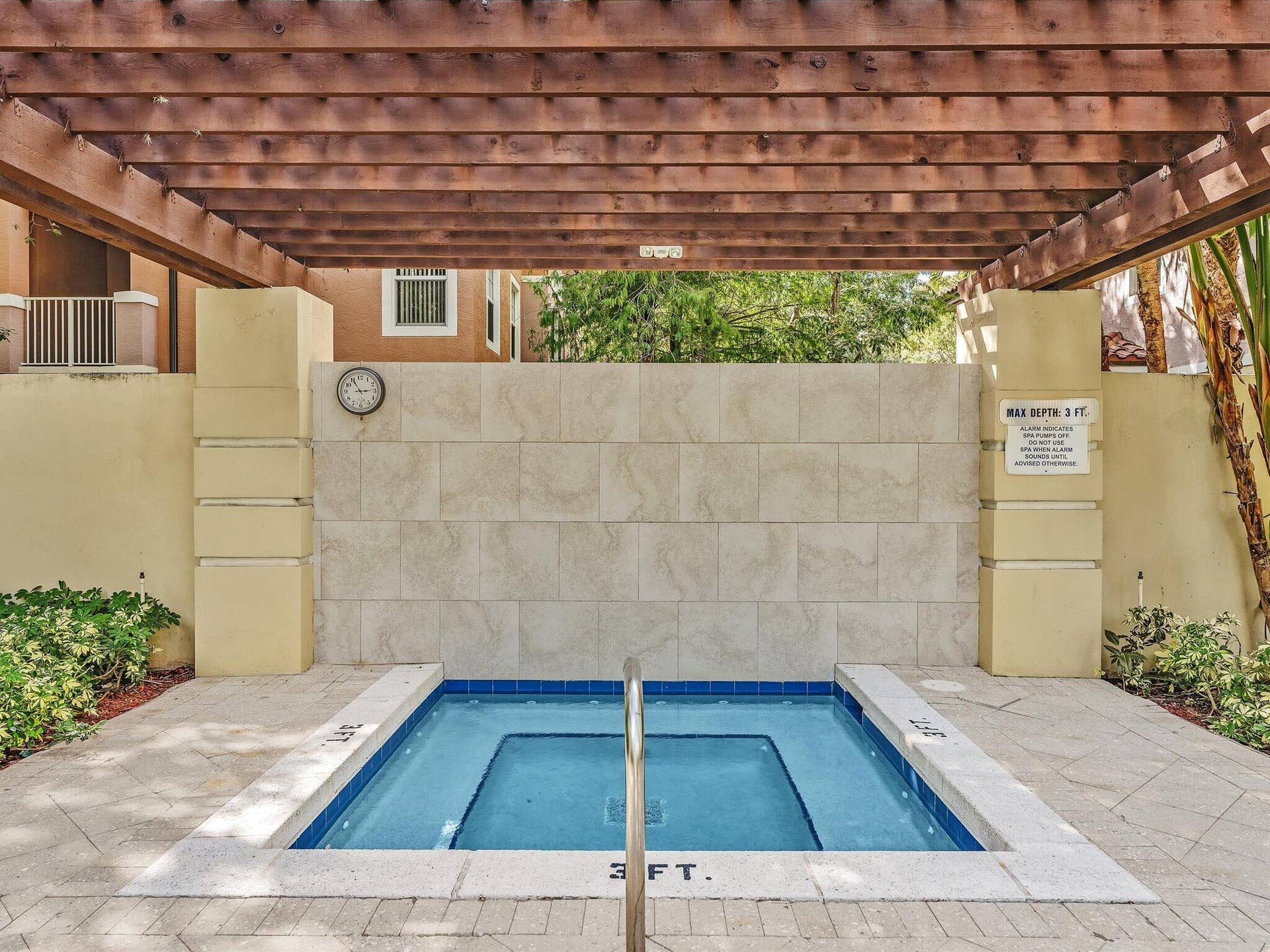 6450 W SAMPLE Road, #6450, Coral Springs, FL 33067 Relax here!