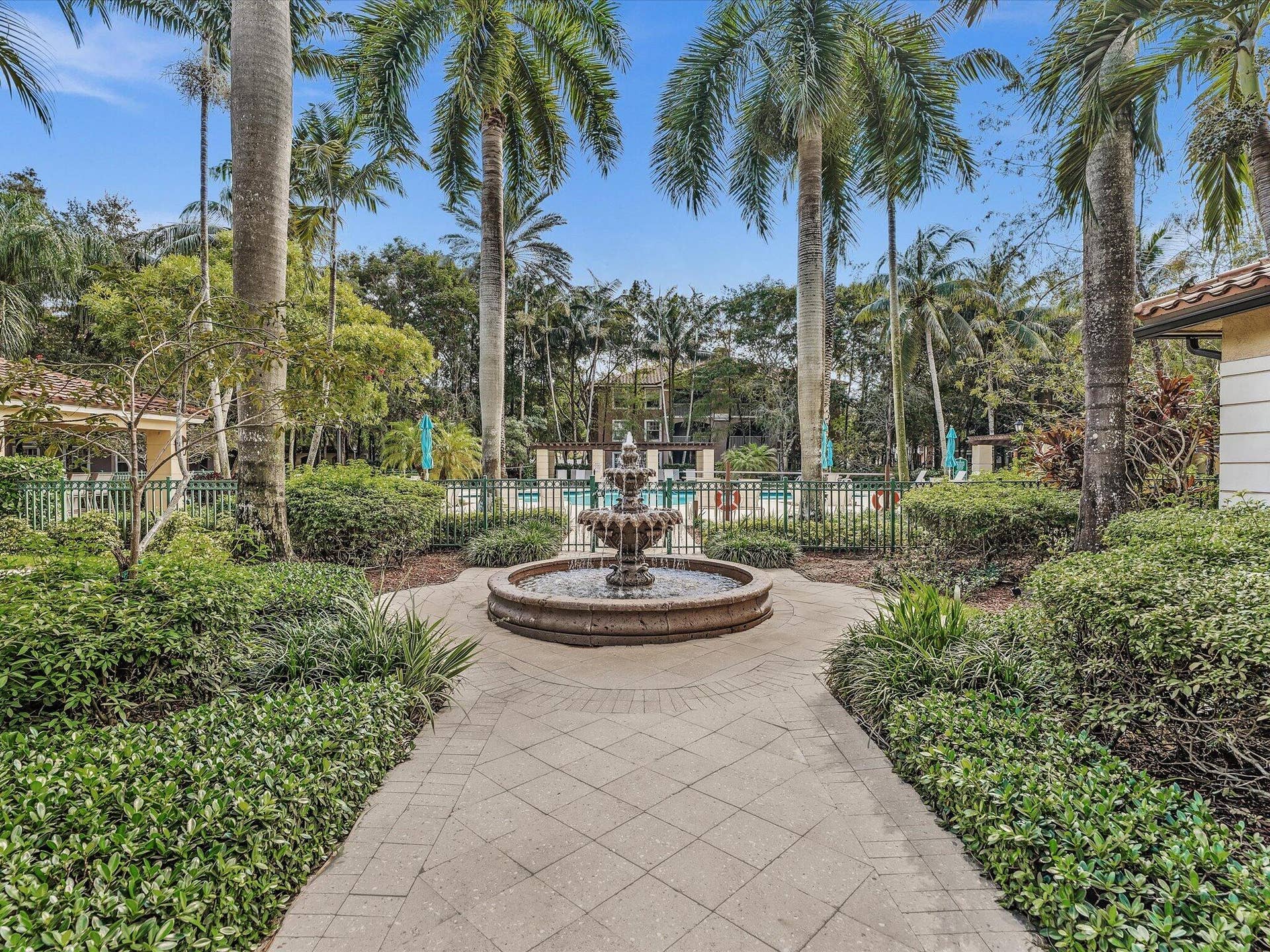 6450 W SAMPLE Road, #6450, Coral Springs, FL 33067 Beautiful Community is great for walks.