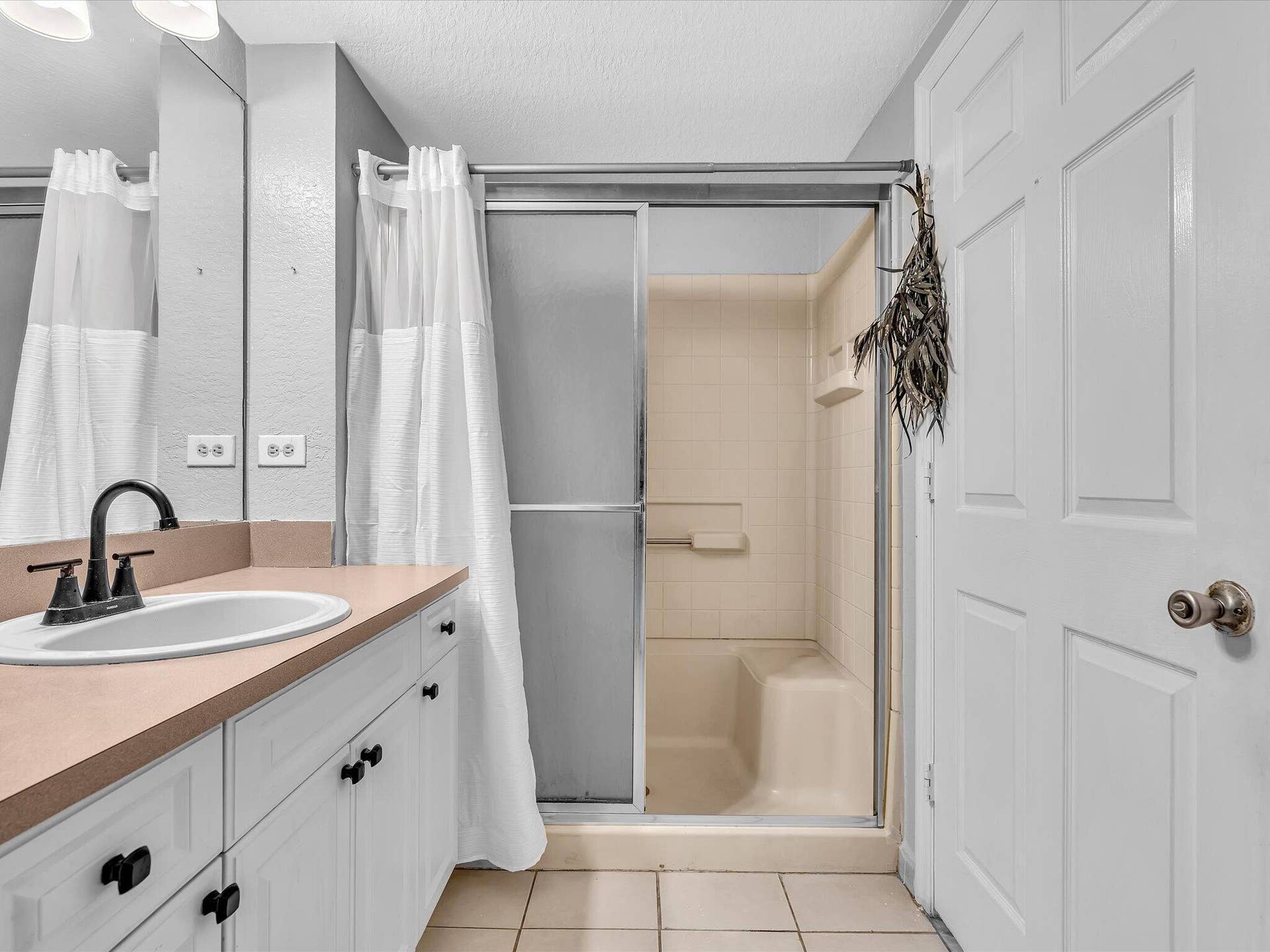 6450 W SAMPLE Road, #6450, Coral Springs, FL 33067 Shower