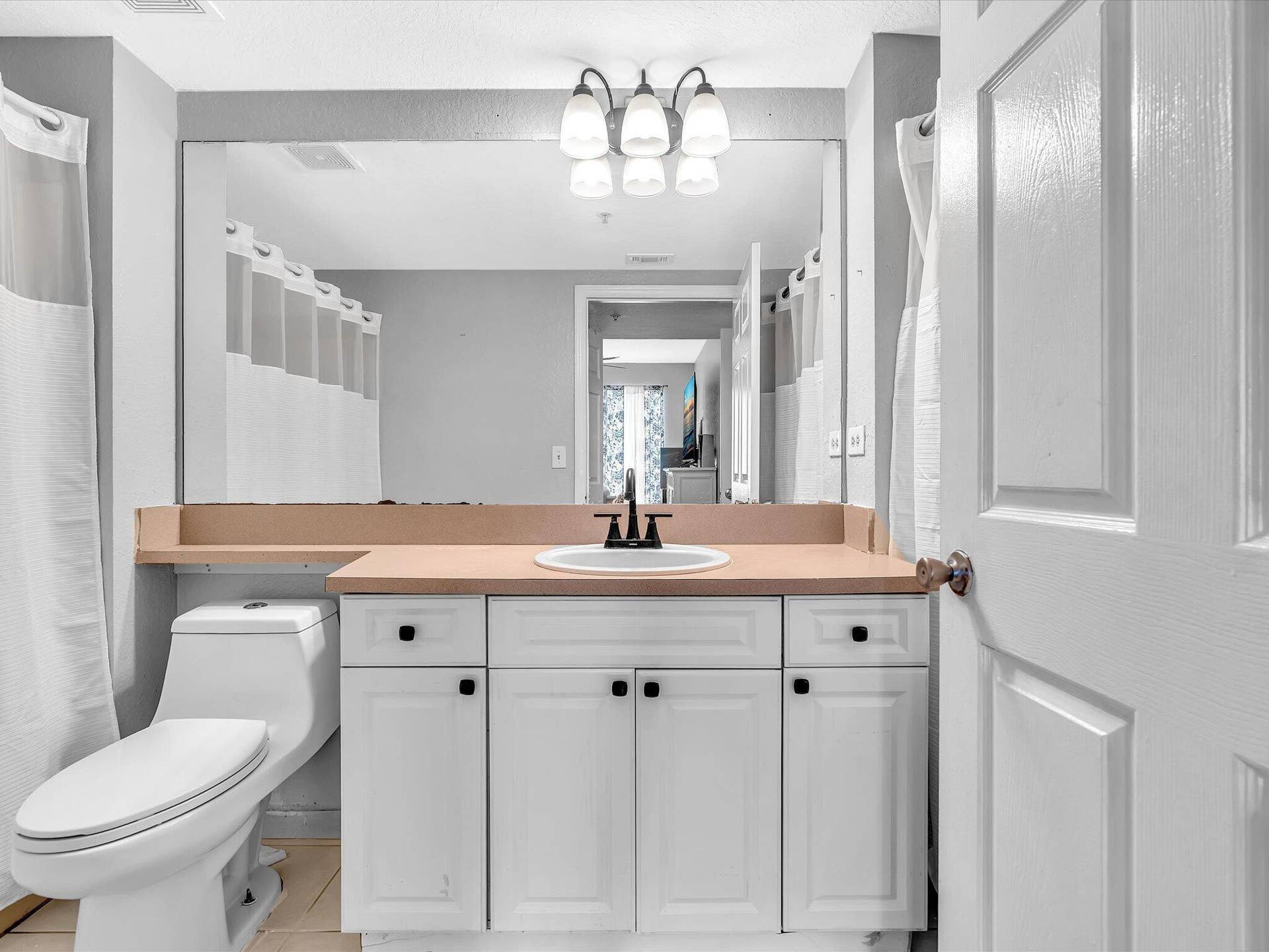 6450 W SAMPLE Road, #6450, Coral Springs, FL 33067 Primary Bathroom has tub on the left and shower on the right!