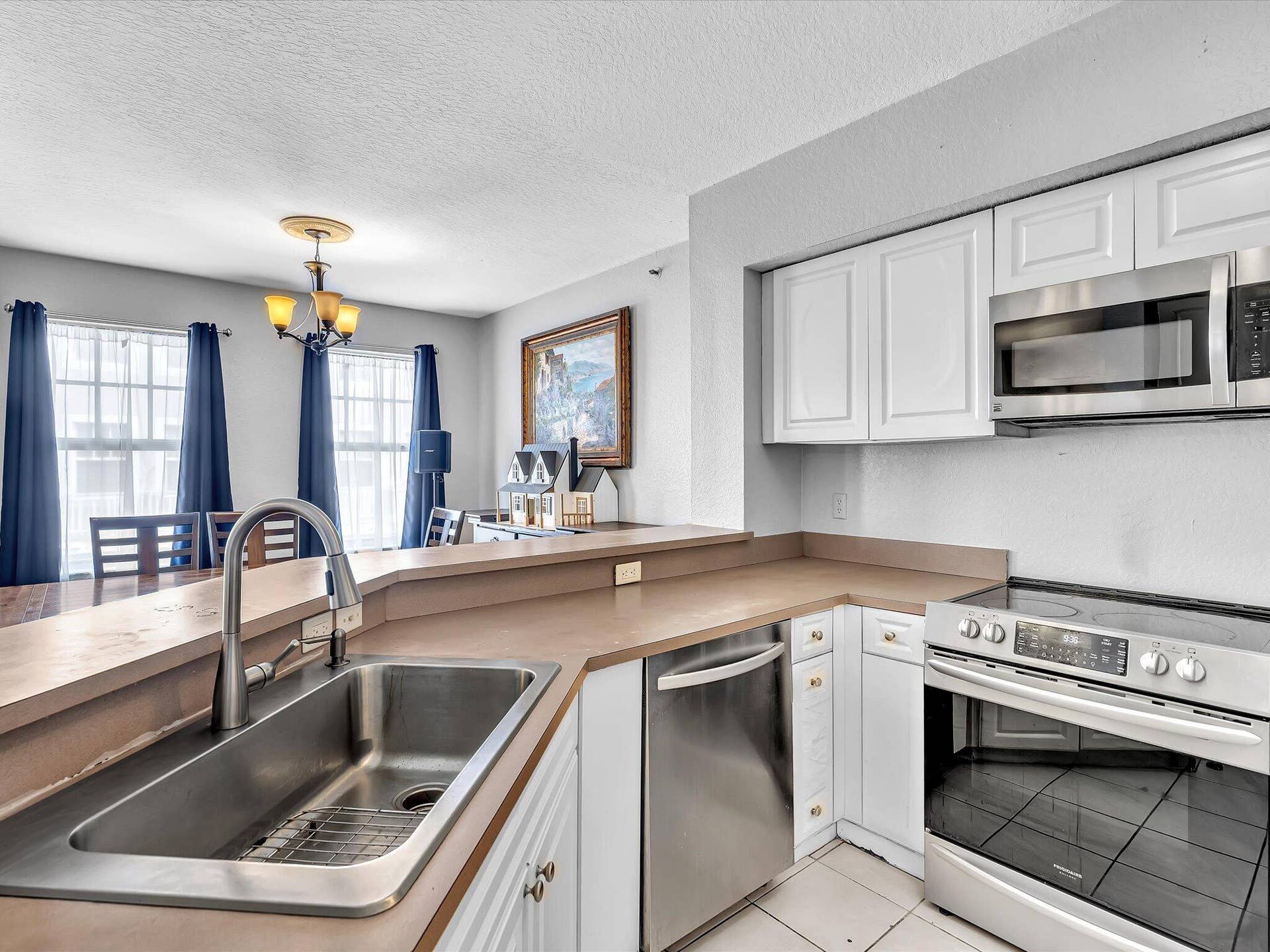 6450 W SAMPLE Road, #6450, Coral Springs, FL 33067 Kitchen