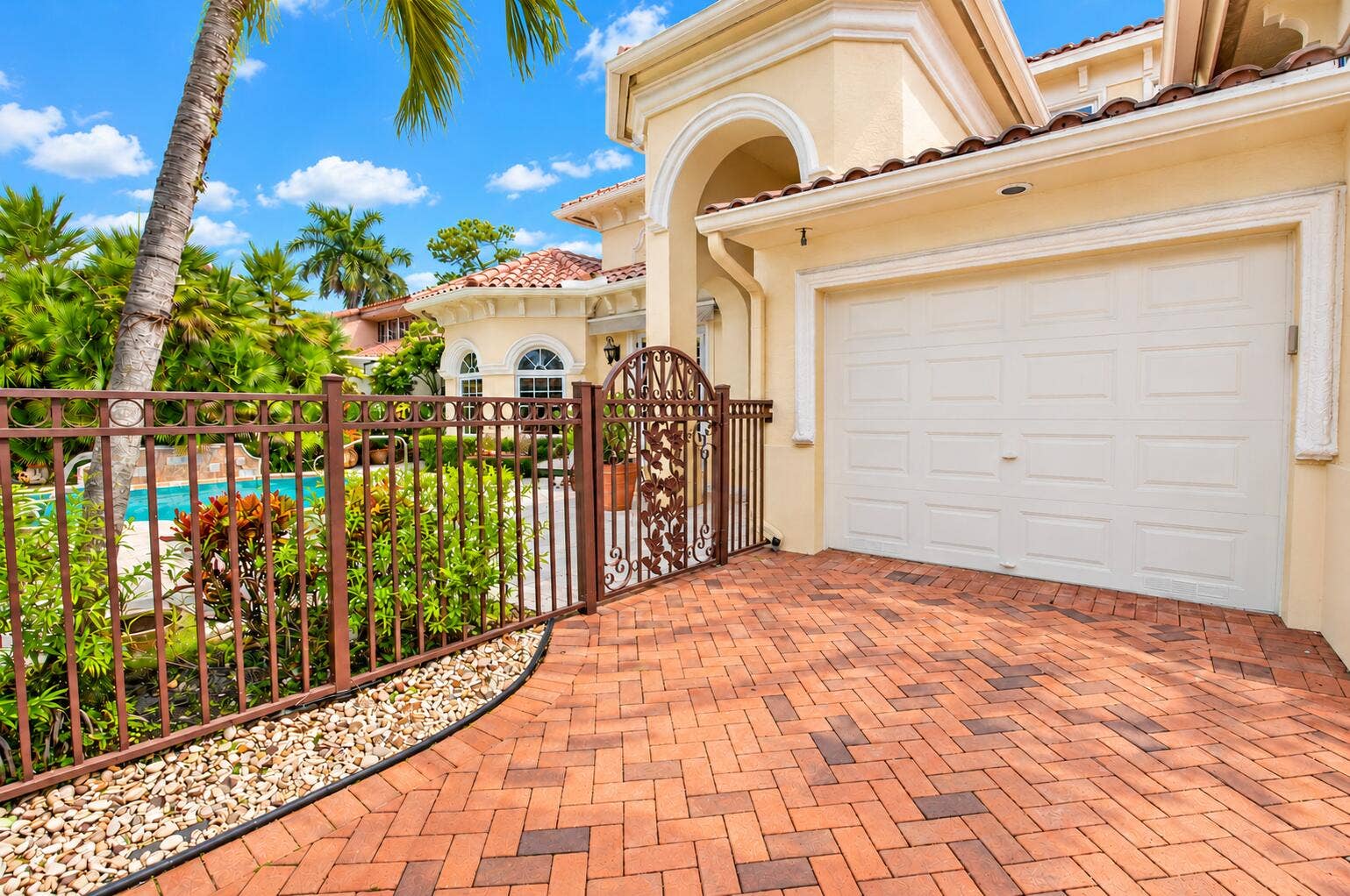 7603 CEDARWOOD Circle, Boca Raton, FL 33434 Front Gate