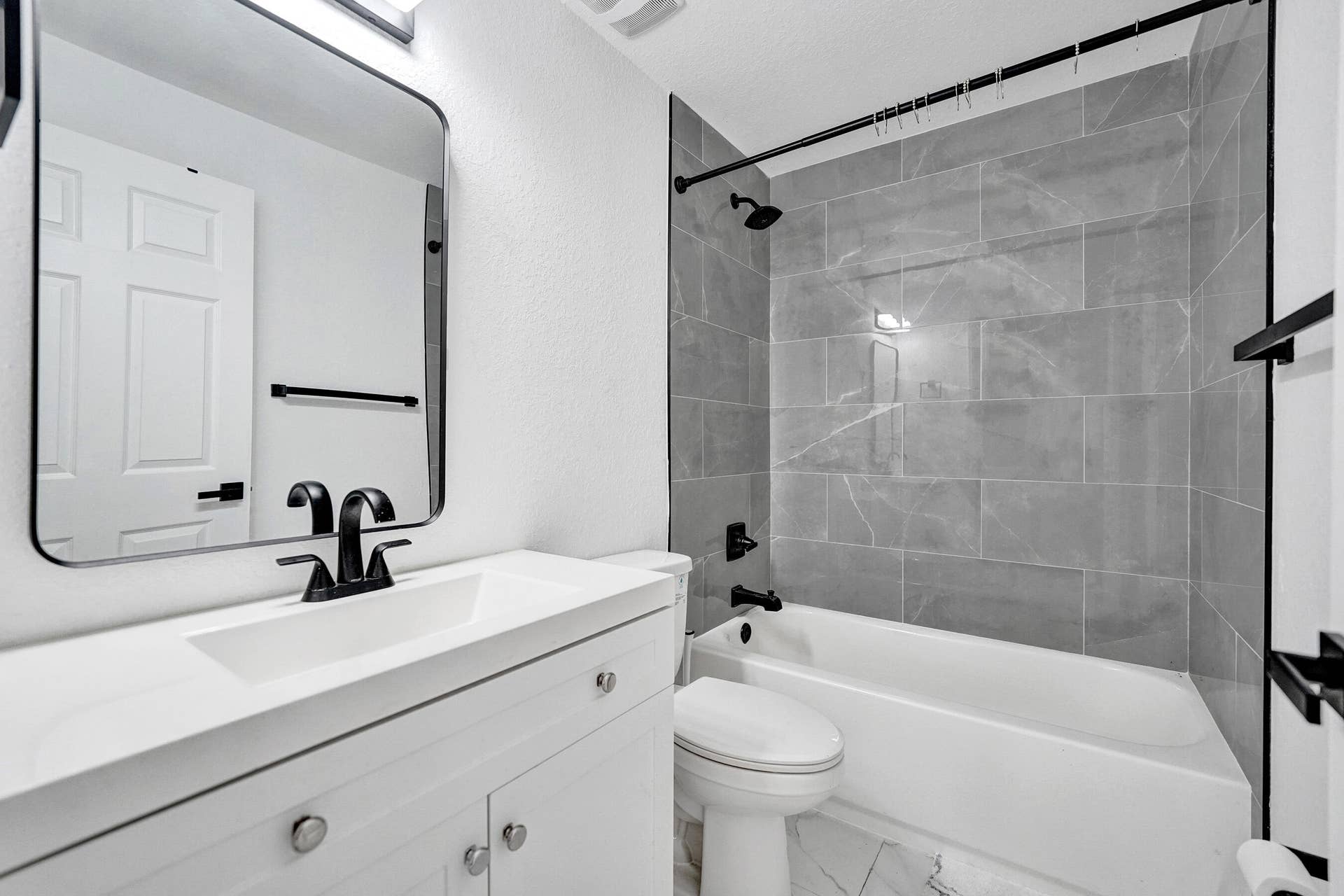 830 NW 19TH Terrace, Fort Lauderdale, FL 33311 DSC09920
