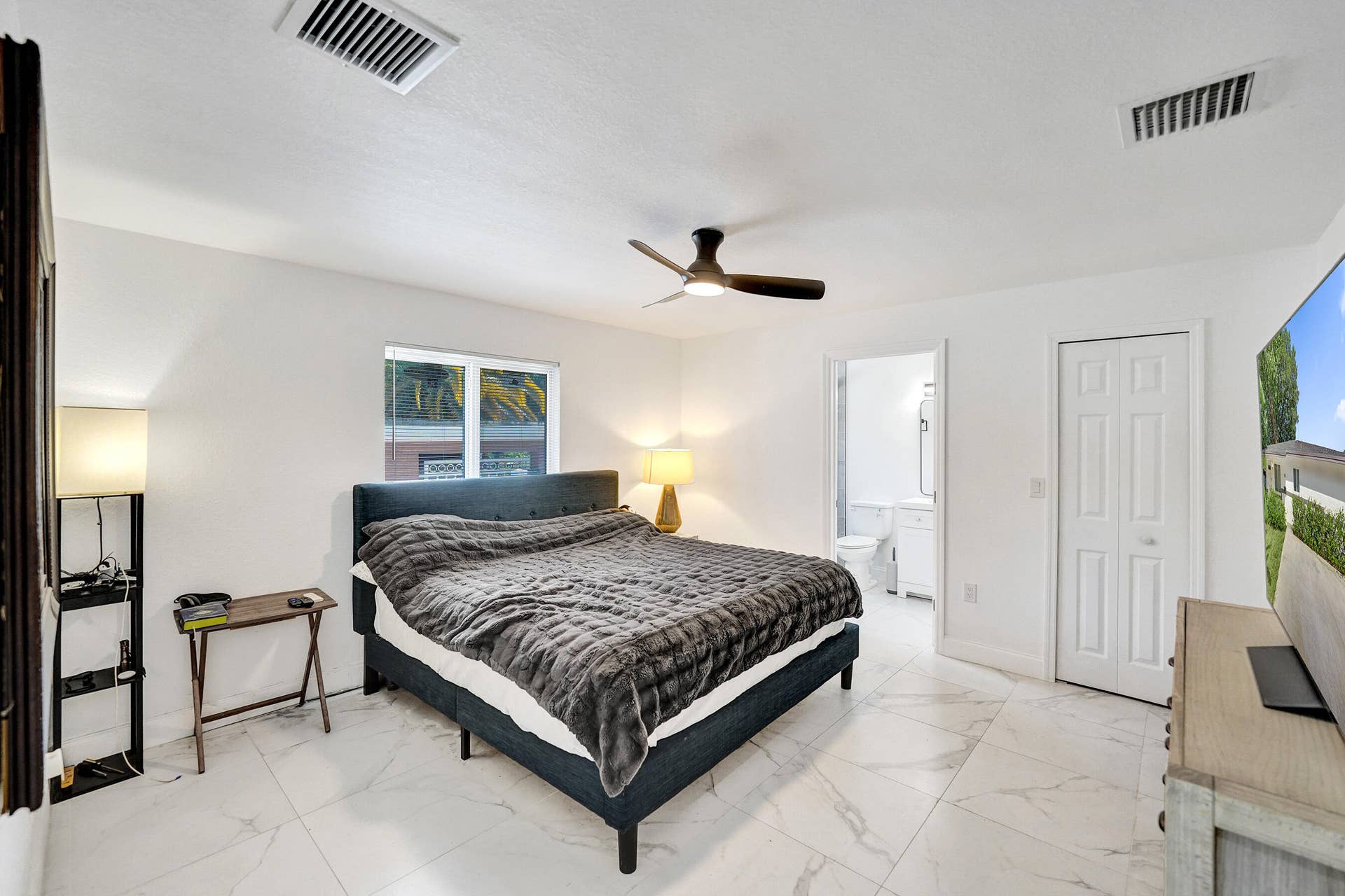 830 NW 19TH Terrace, Fort Lauderdale, FL 33311 DSC09971