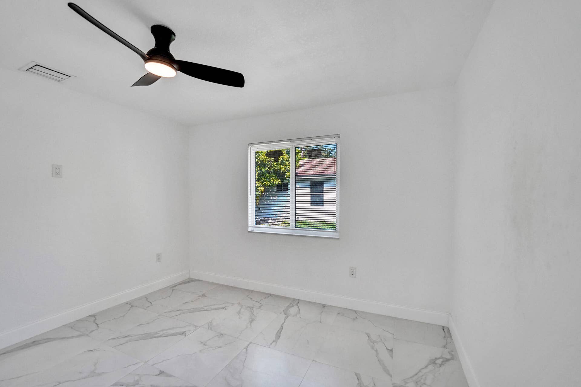 830 NW 19TH Terrace, Fort Lauderdale, FL 33311 DSC09944