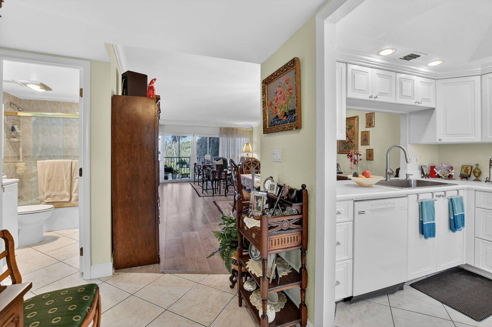 1537 E HILLSBORO Boulevard, #444, Deerfield Beach, FL 33441 Entryway 2