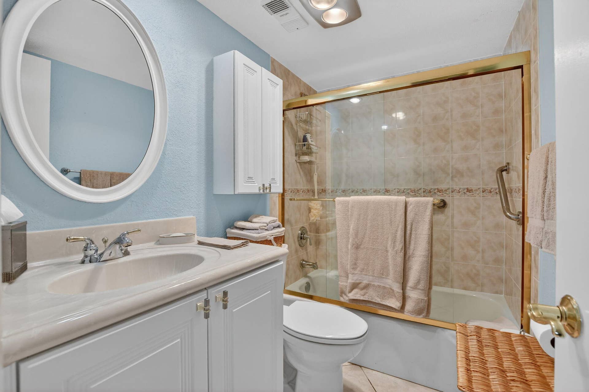 1537 E HILLSBORO Boulevard, #444, Deerfield Beach, FL 33441 Guest Bathroom