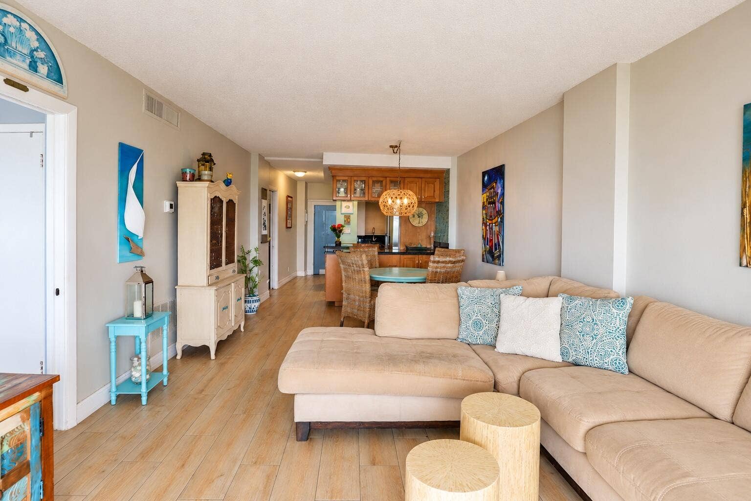 710 N OCEAN Boulevard, #307, Pompano Beach, FL 33062 2. Living Room 5
