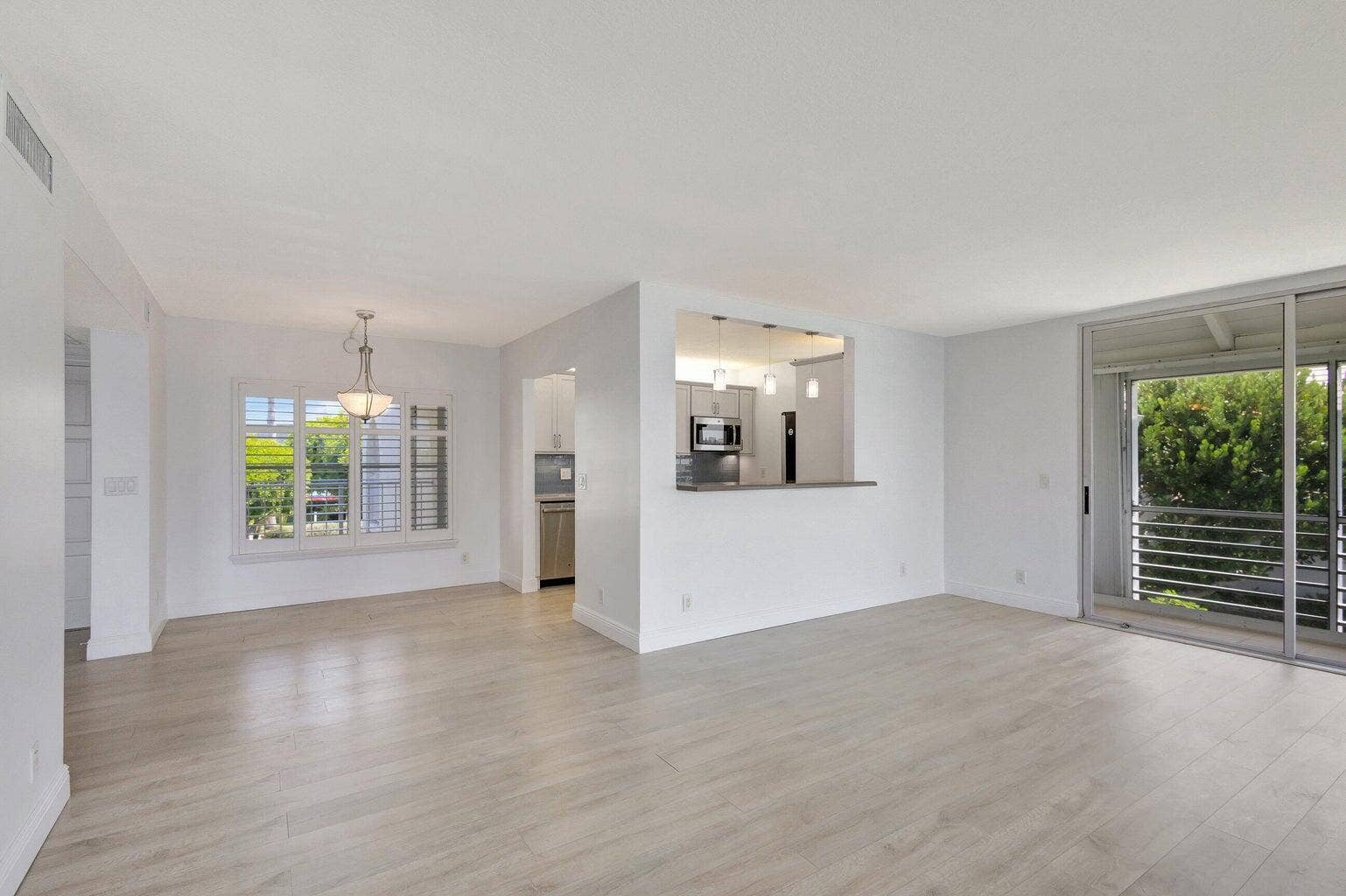 1071 SUGAR SANDS Boulevard, #7, Singer Island, Singer Island, FL 33404 LIVING ROOM