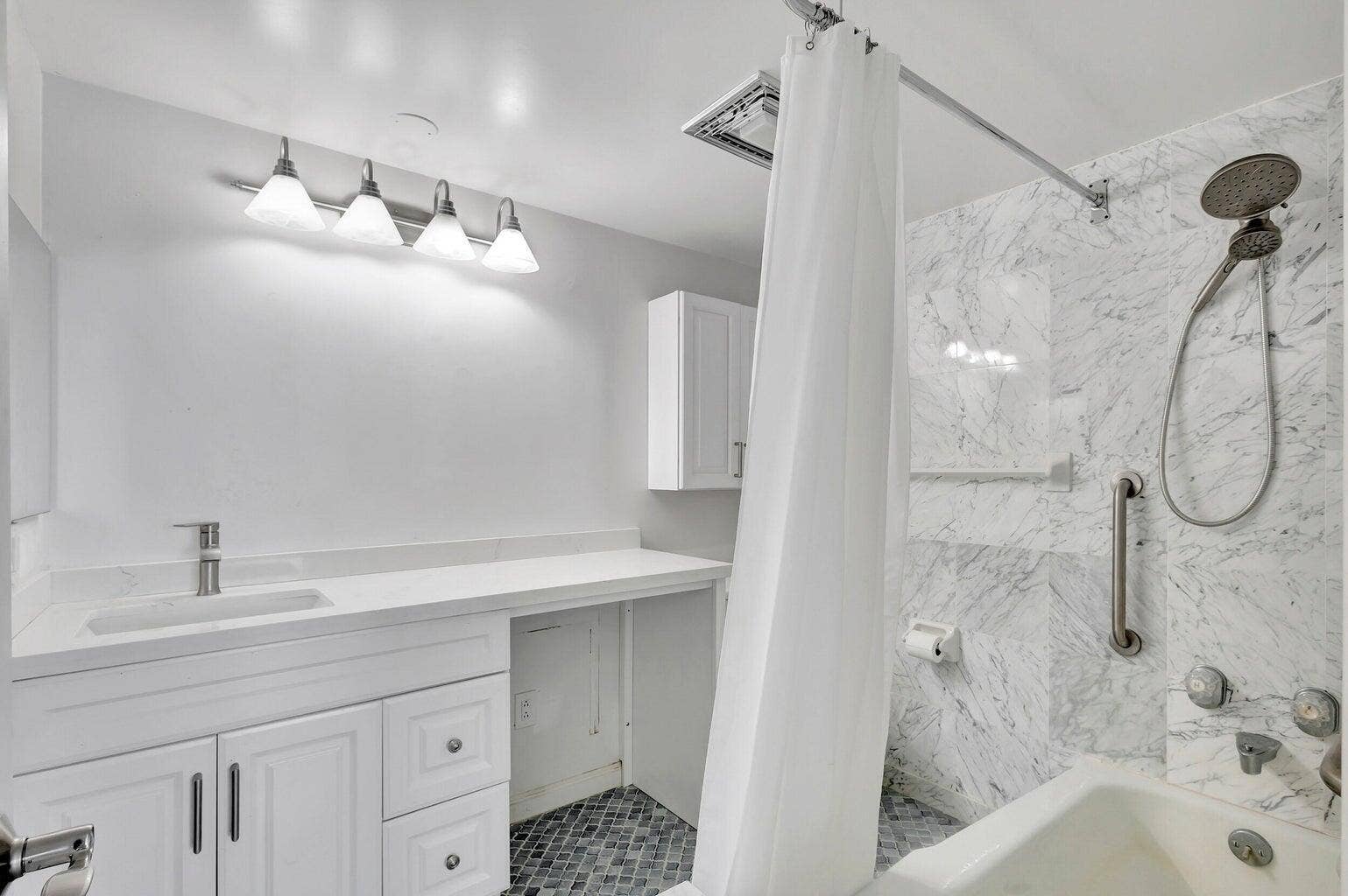 1071 SUGAR SANDS Boulevard, #7, Singer Island, Singer Island, FL 33404 MASTER BATH