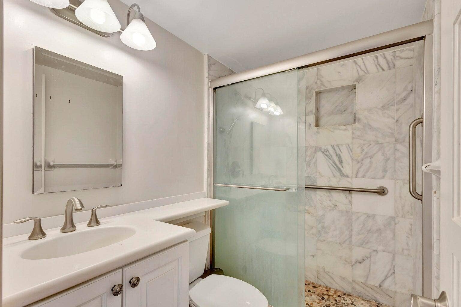 1071 SUGAR SANDS Boulevard, #7, Singer Island, Singer Island, FL 33404 GUEST BATH