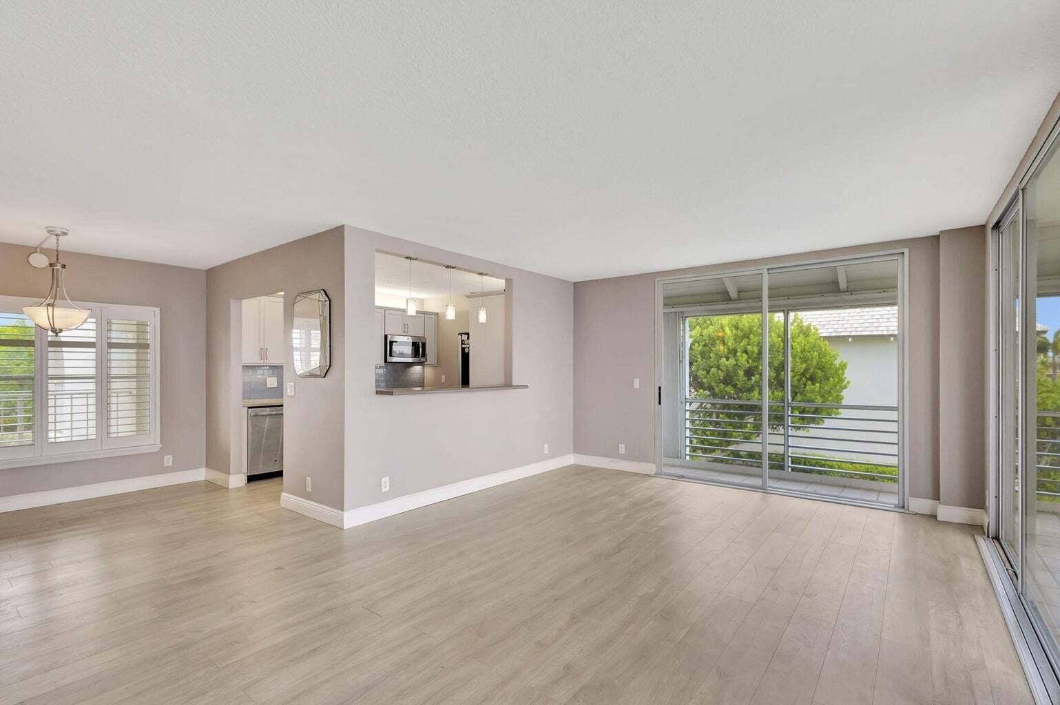 1071 SUGAR SANDS Boulevard, #7, Singer Island, Singer Island, FL 33404 LIVING ROOM