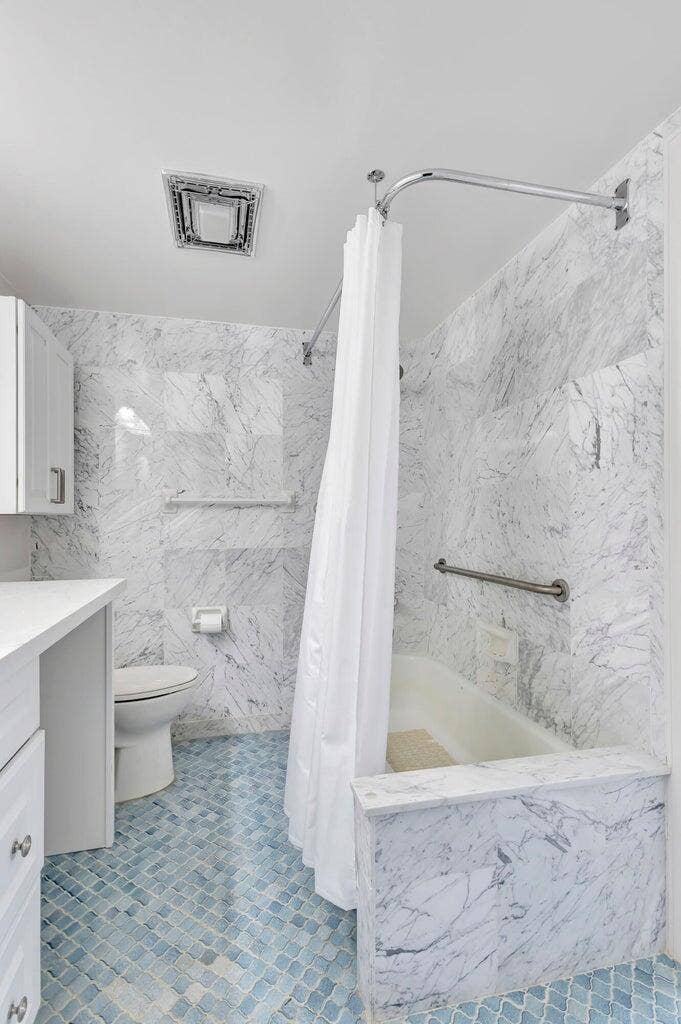 1071 SUGAR SANDS Boulevard, #7, Singer Island, Singer Island, FL 33404 MASTER BATH