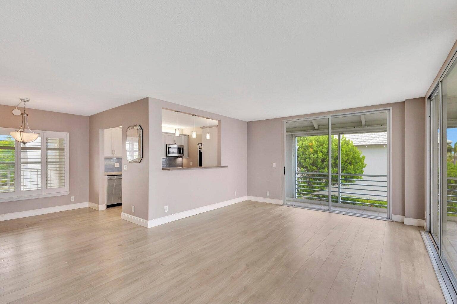 1071 SUGAR SANDS Boulevard, #7, Singer Island, Singer Island, FL 33404 LIVING ROOM