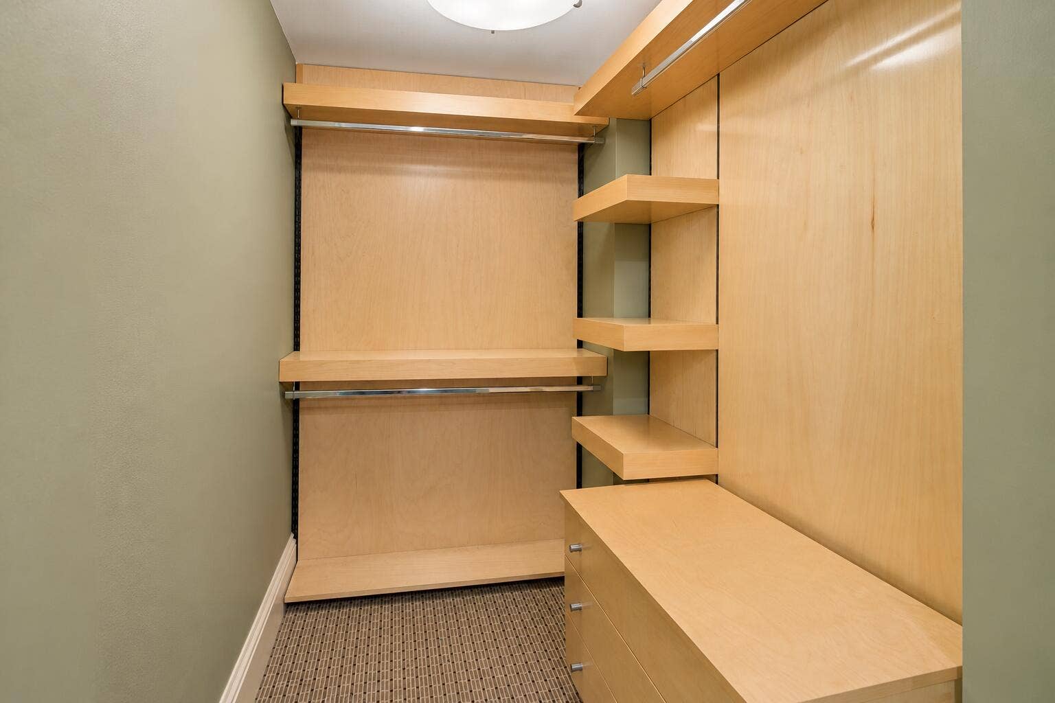 3900 OAKS CLUBHOUSE Drive, #508, Pompano Beach, FL 33069 8 F 3900 O Prim Suite Closet staged