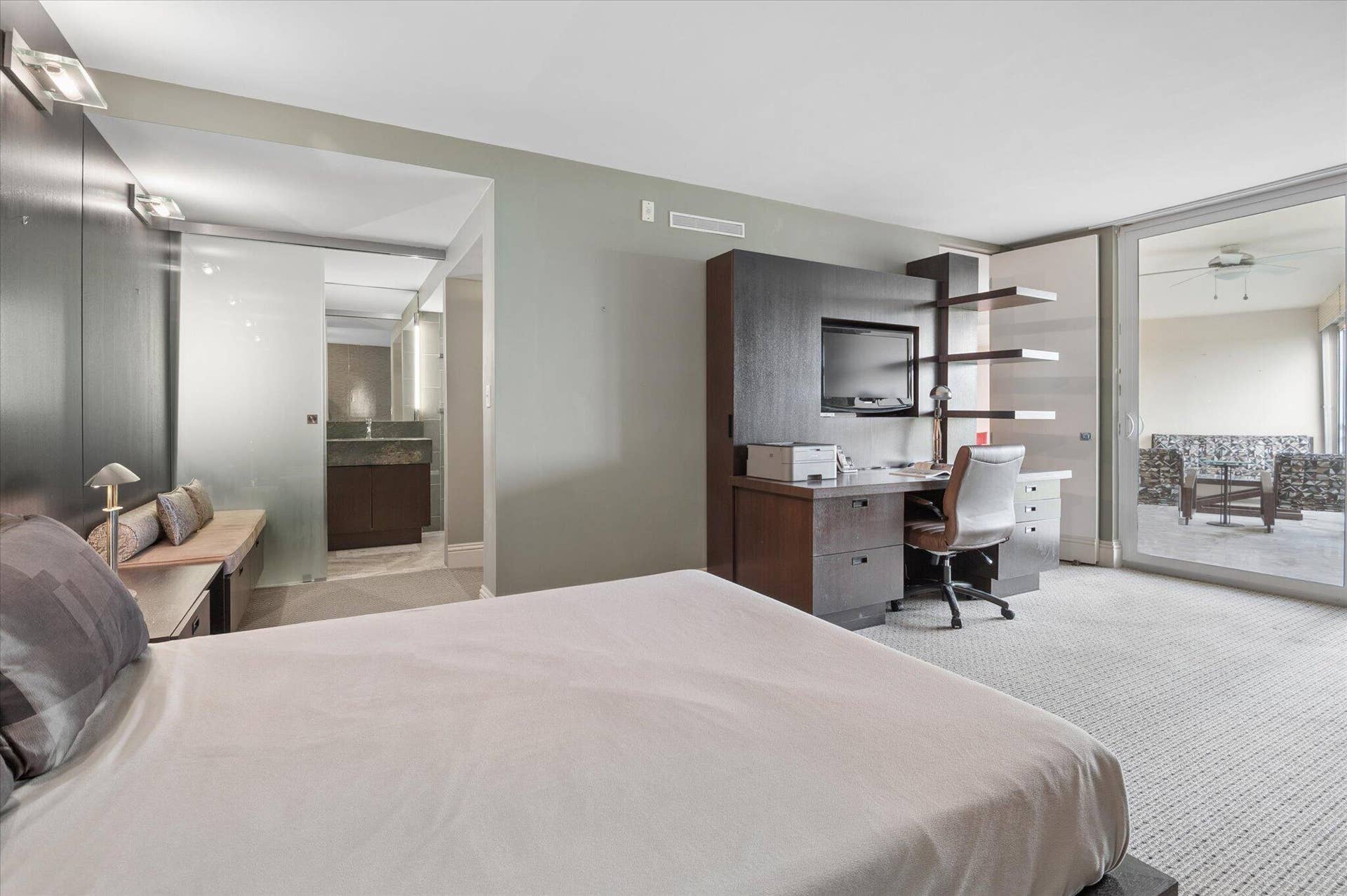 3900 OAKS CLUBHOUSE Drive, #508, Pompano Beach, FL 33069 8 B 3900 O Prim Suite 3