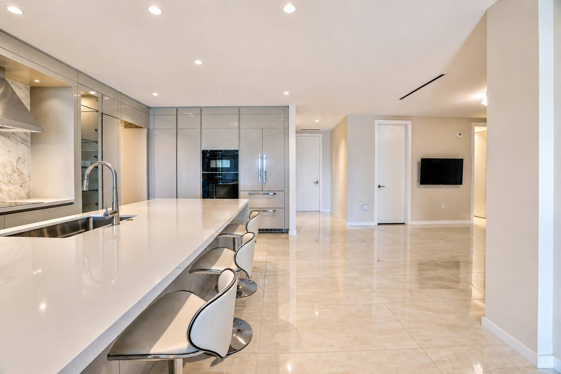 200 SE Mizner Boulevard, #503, Boca Raton, FL 33432 Spacious Kitchen