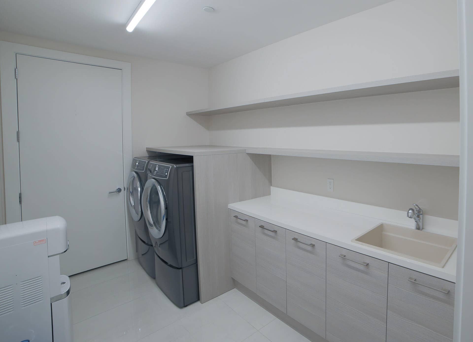 200 SE Mizner Boulevard, #503, Boca Raton, FL 33432 Laundry Room
