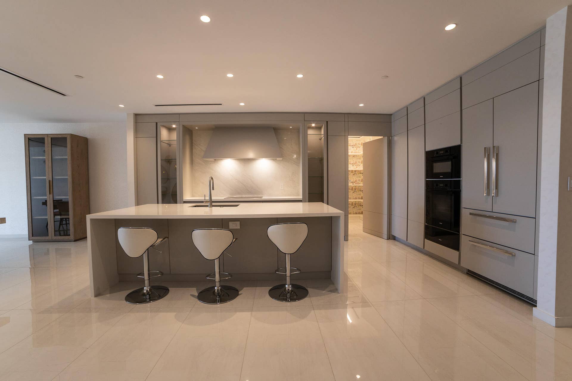 200 SE Mizner Boulevard, #503, Boca Raton, FL 33432 Gourmet Kitchen