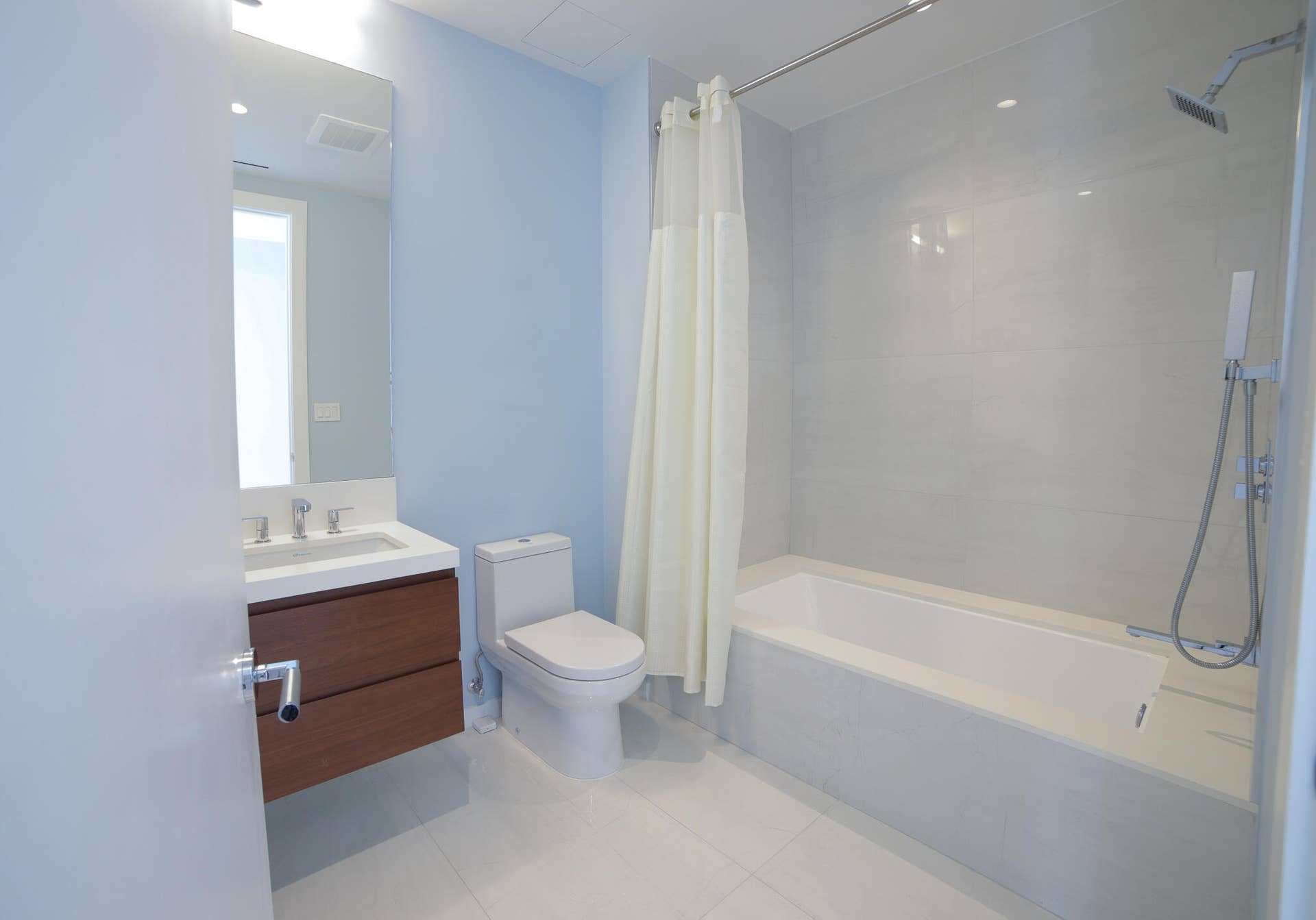 200 SE Mizner Boulevard, #503, Boca Raton, FL 33432 Bathroom 2