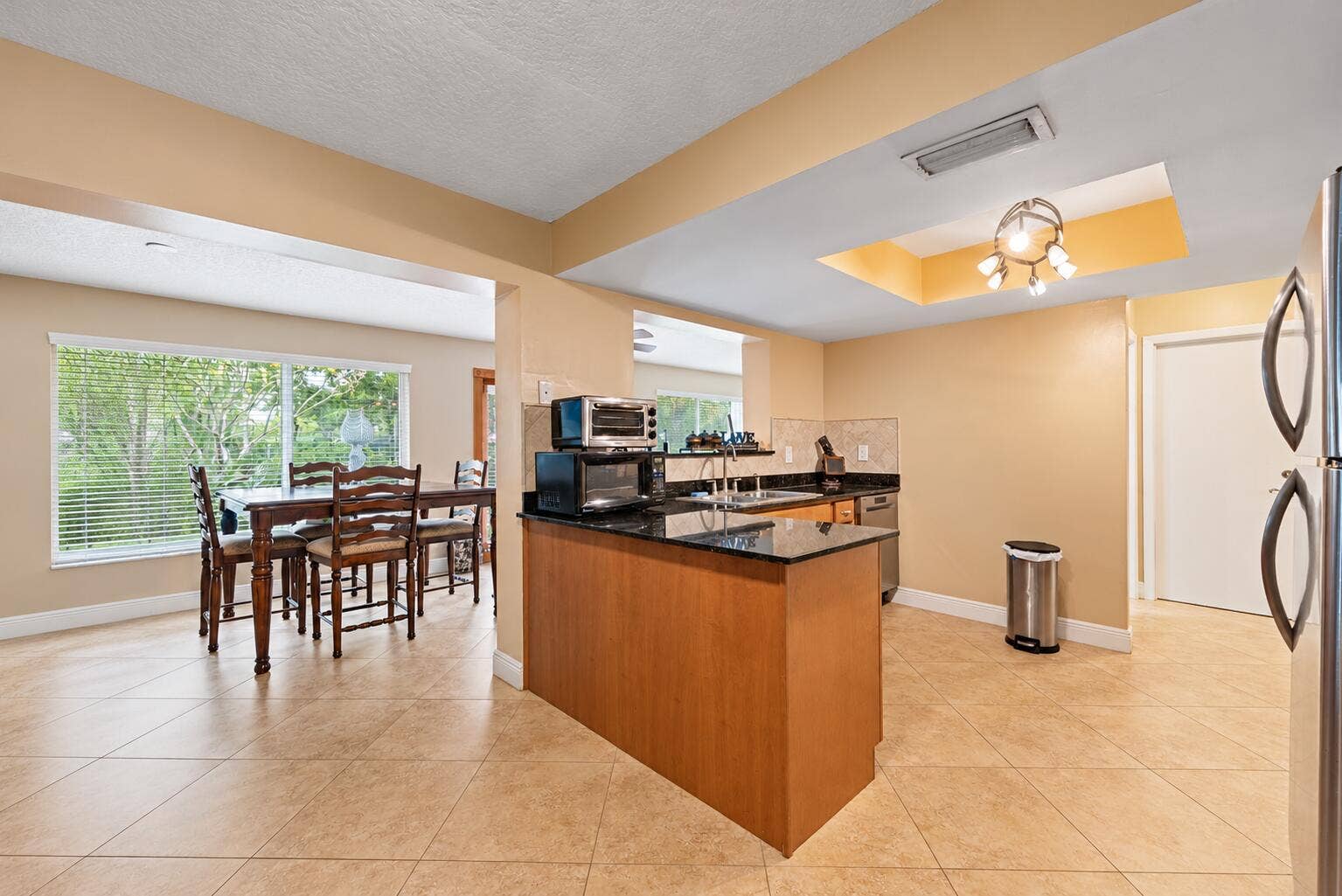 4661 NW 13TH Avenue, Deerfield Beach, FL 33064 Kitchen and Dinning room