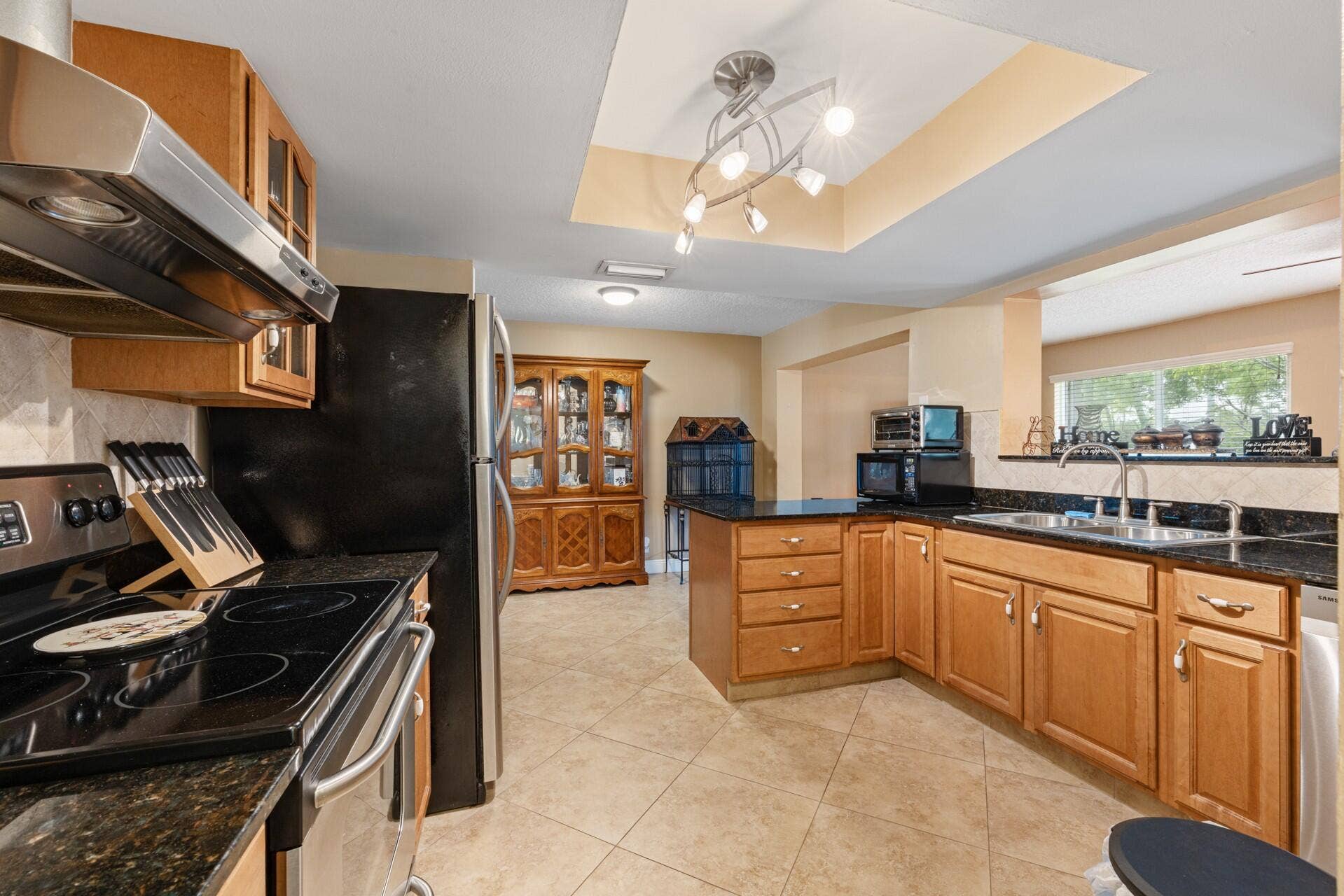 4661 NW 13TH Avenue, Deerfield Beach, FL 33064 Kitchen 2