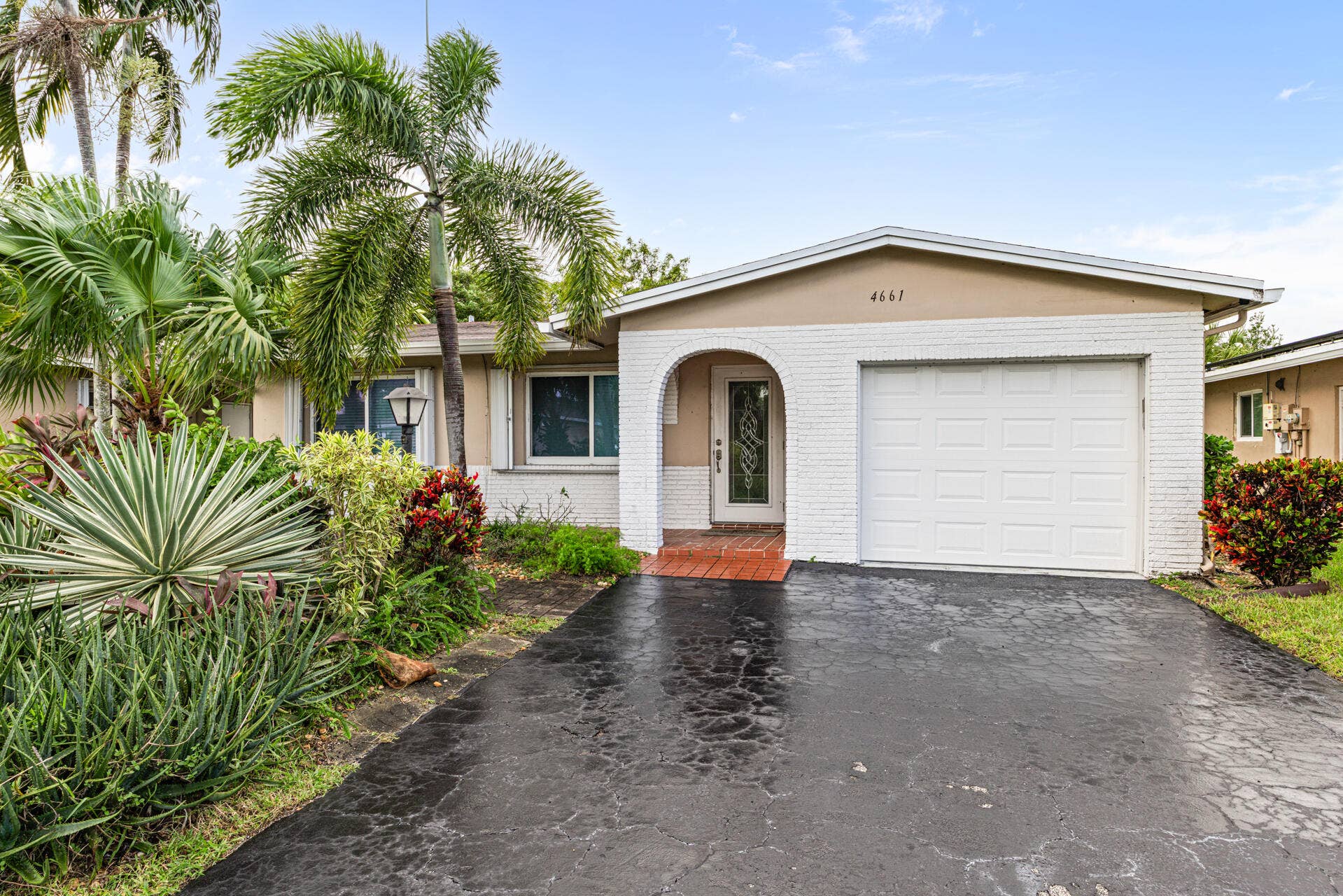 4661 NW 13TH Avenue, Deerfield Beach, FL 33064 Front
