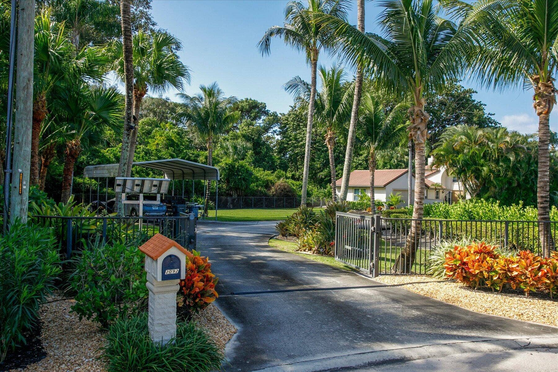 2092 CIRCLE PLACE Drive, Lake Worth, FL 33462 Gated Entrance