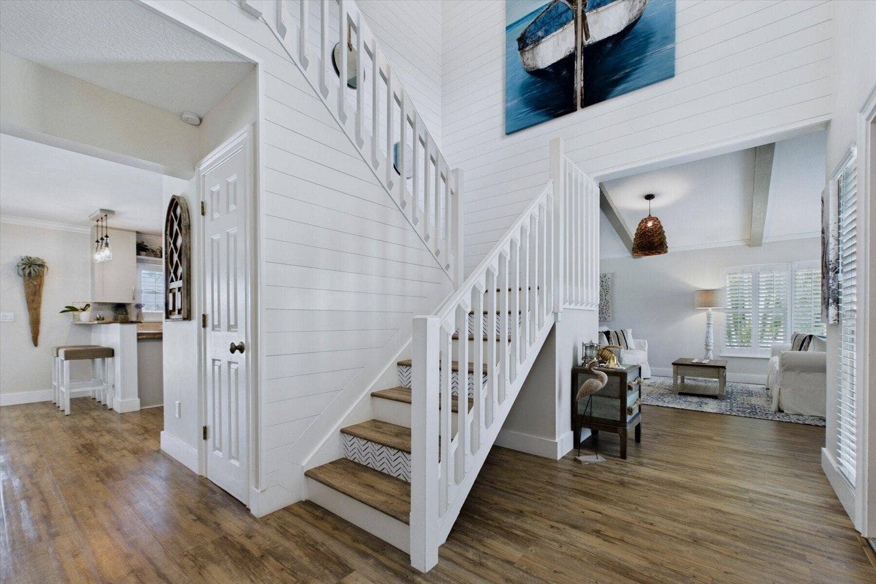 2092 CIRCLE PLACE Drive, Lake Worth, FL 33462 2nd Story Stairwell