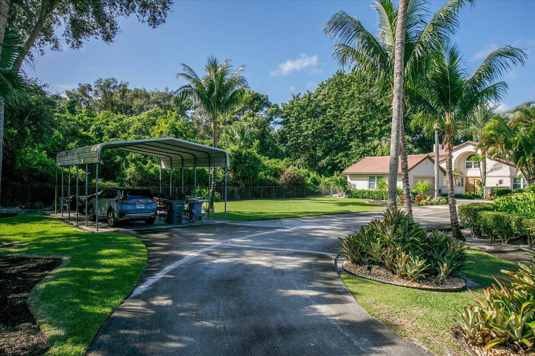 2092 CIRCLE PLACE Drive, Lake Worth, FL 33462 Long Driveway