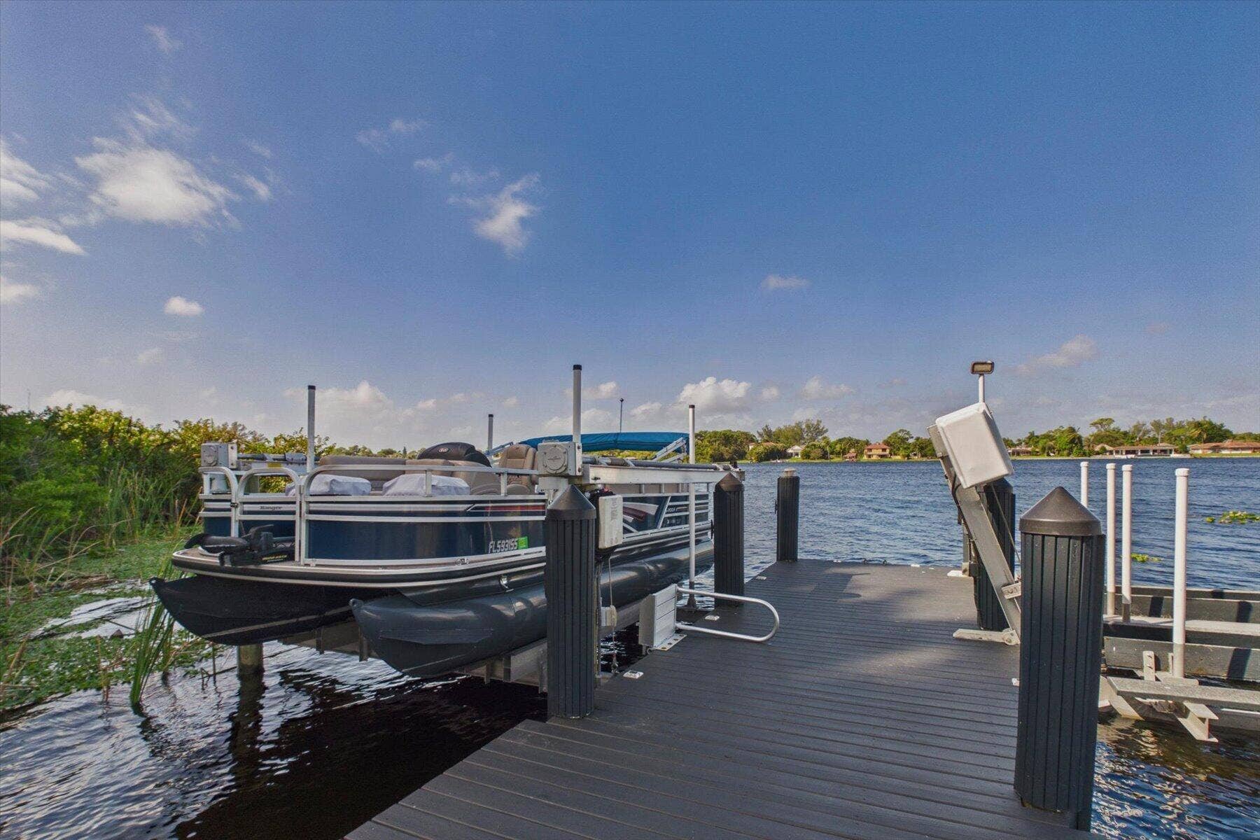 2092 CIRCLE PLACE Drive, Lake Worth, FL 33462 2 Lifts