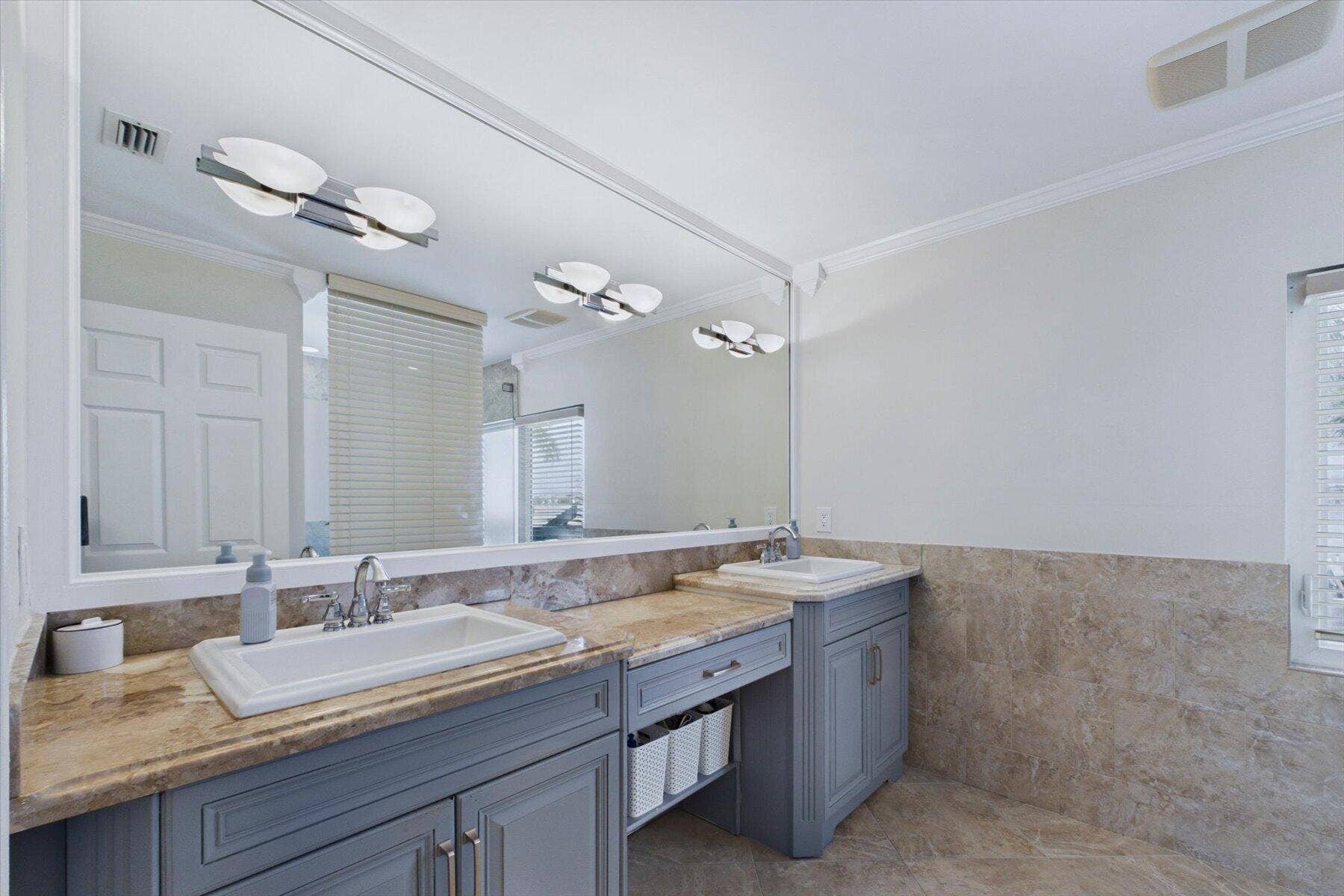 2092 CIRCLE PLACE Drive, Lake Worth, FL 33462 Primary Bath w Double Vanity