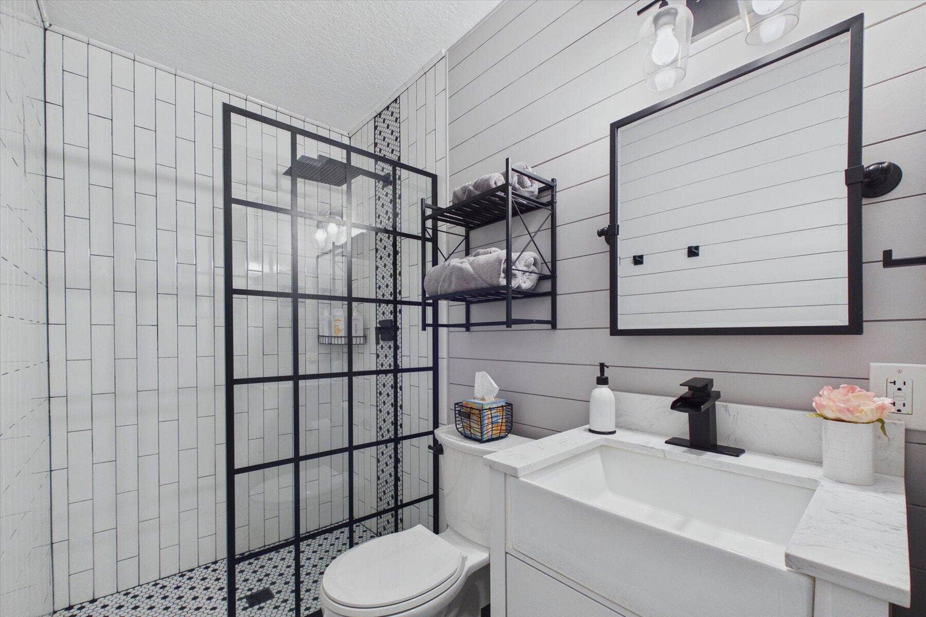 2092 CIRCLE PLACE Drive, Lake Worth, FL 33462 2nd Bedroom Bath